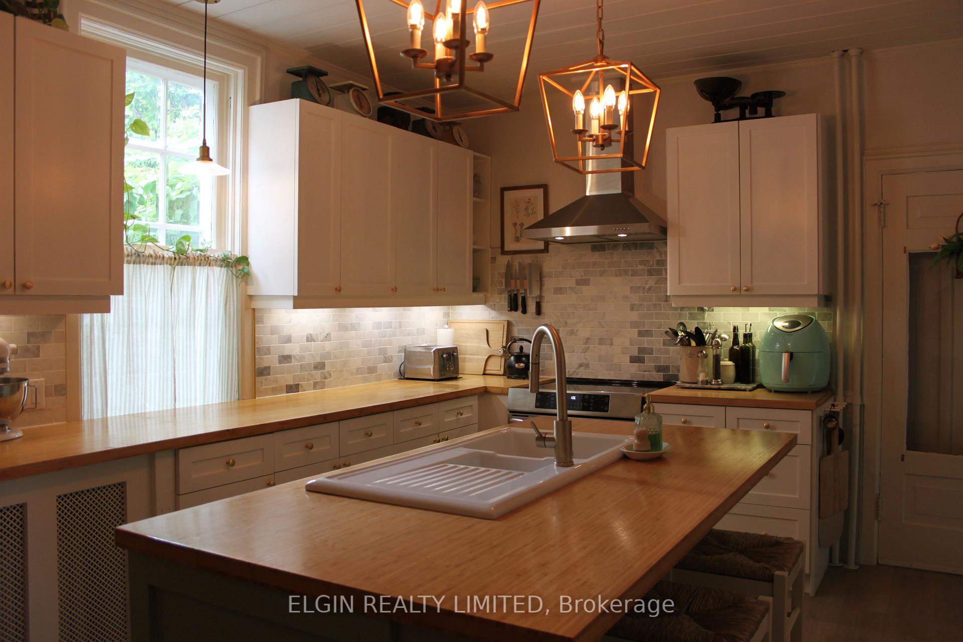 Photo 9 of 49 Hincks Street, St. Thomas — HOMEH
