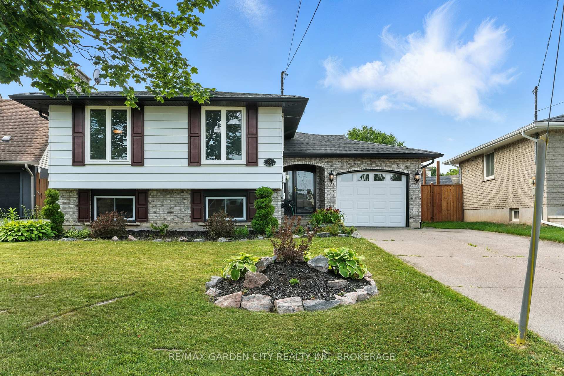 Photo 1 of 8 Appleford Road, St. Catharines, Secord Woods — HOMEH