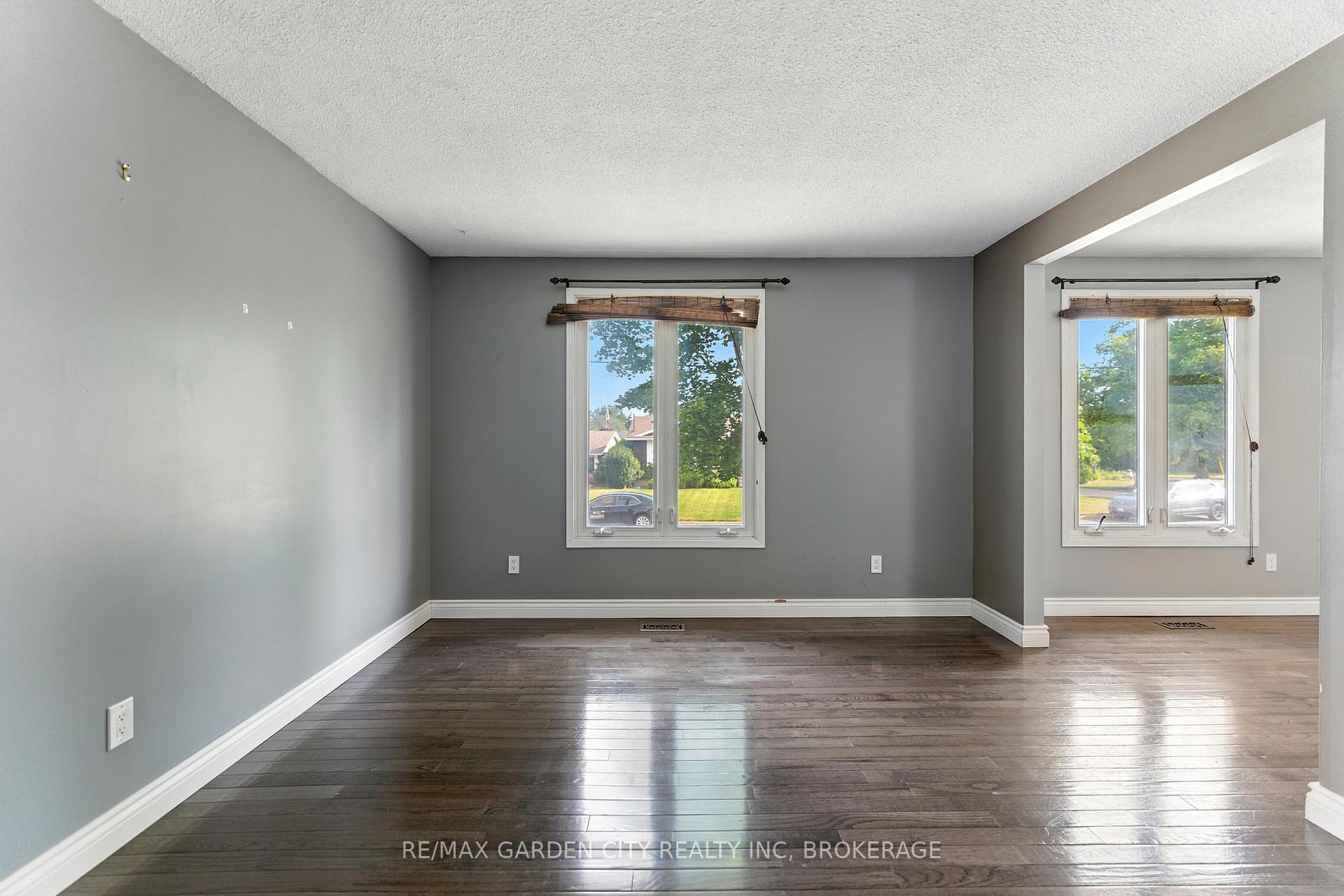 Photo 6 of 8 Appleford Road, St. Catharines, Secord Woods — HOMEH