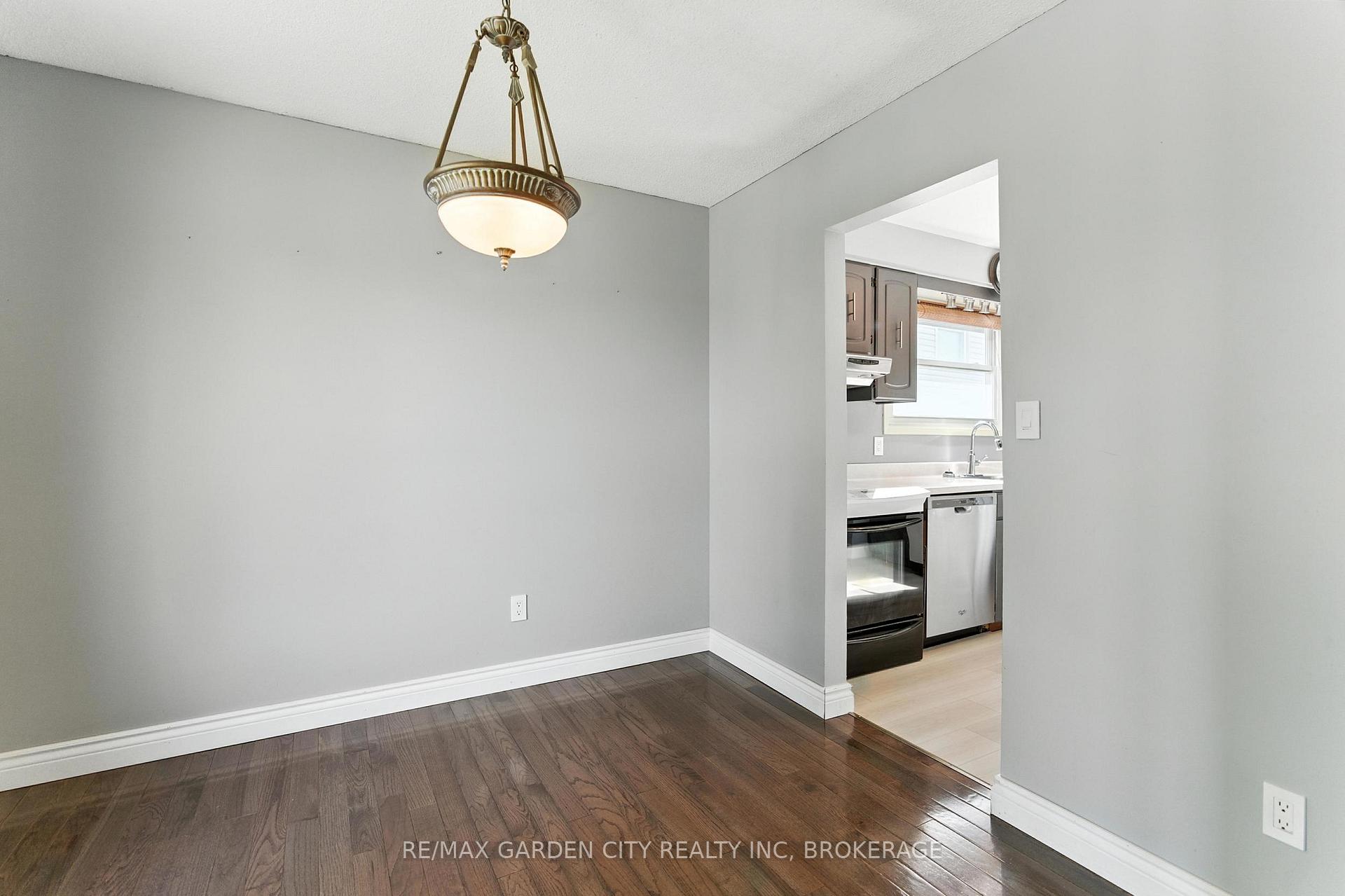 Photo 9 of 8 Appleford Road, St. Catharines, Secord Woods — HOMEH