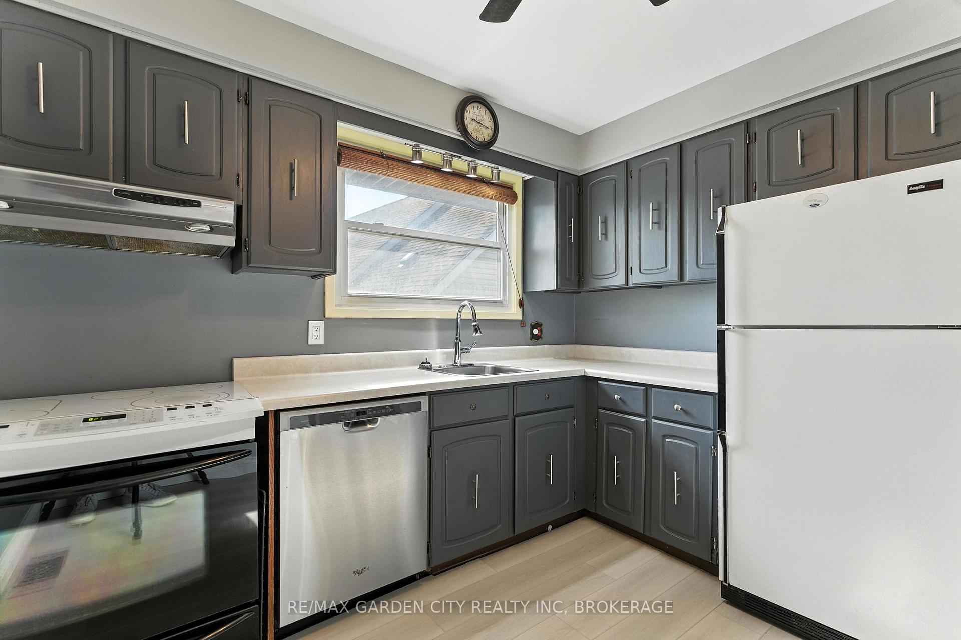 Photo 12 of 8 Appleford Road, St. Catharines, Secord Woods — HOMEH