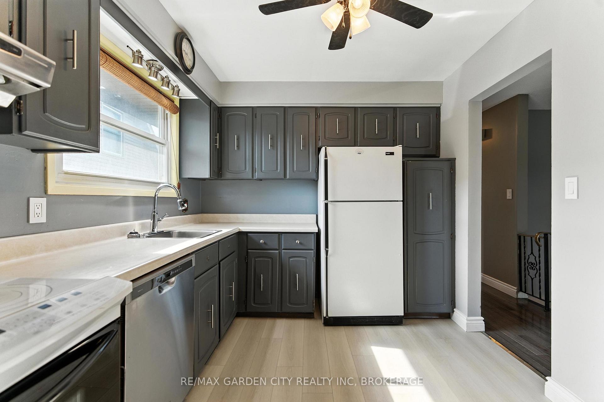 Photo 13 of 8 Appleford Road, St. Catharines, Secord Woods — HOMEH