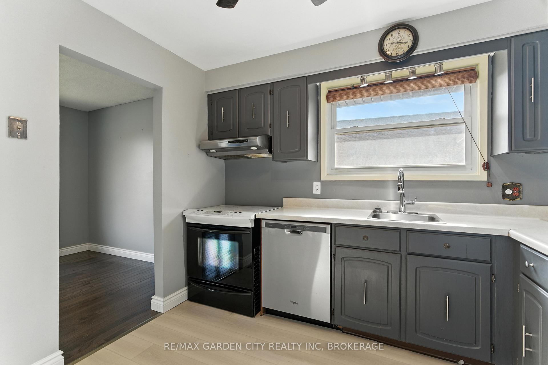 Photo 14 of 8 Appleford Road, St. Catharines, Secord Woods — HOMEH