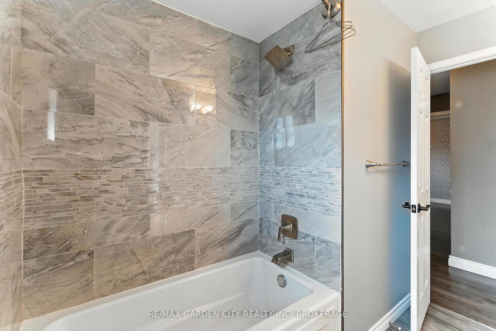 Photo 16 of 8 Appleford Road, St. Catharines, Secord Woods — HOMEH