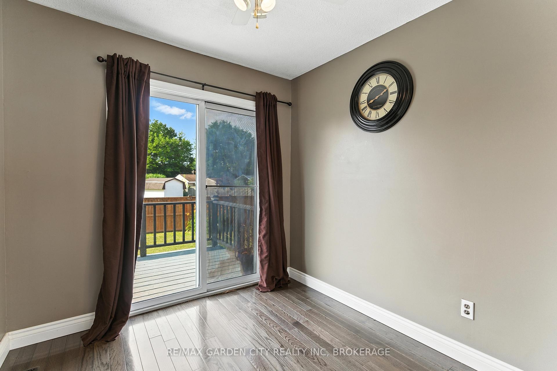 Photo 21 of 8 Appleford Road, St. Catharines, Secord Woods — HOMEH