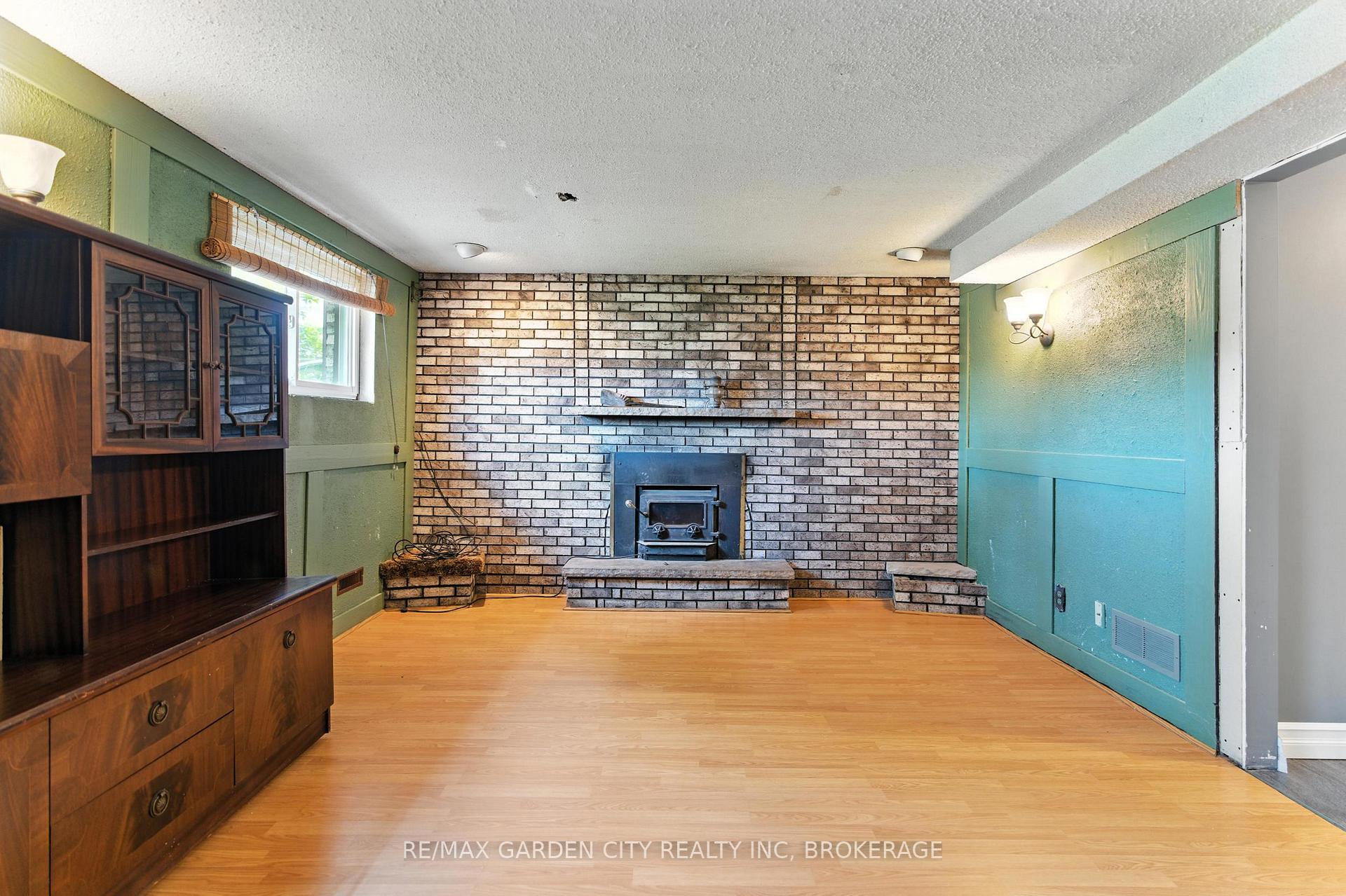 Photo 26 of 8 Appleford Road, St. Catharines, Secord Woods — HOMEH