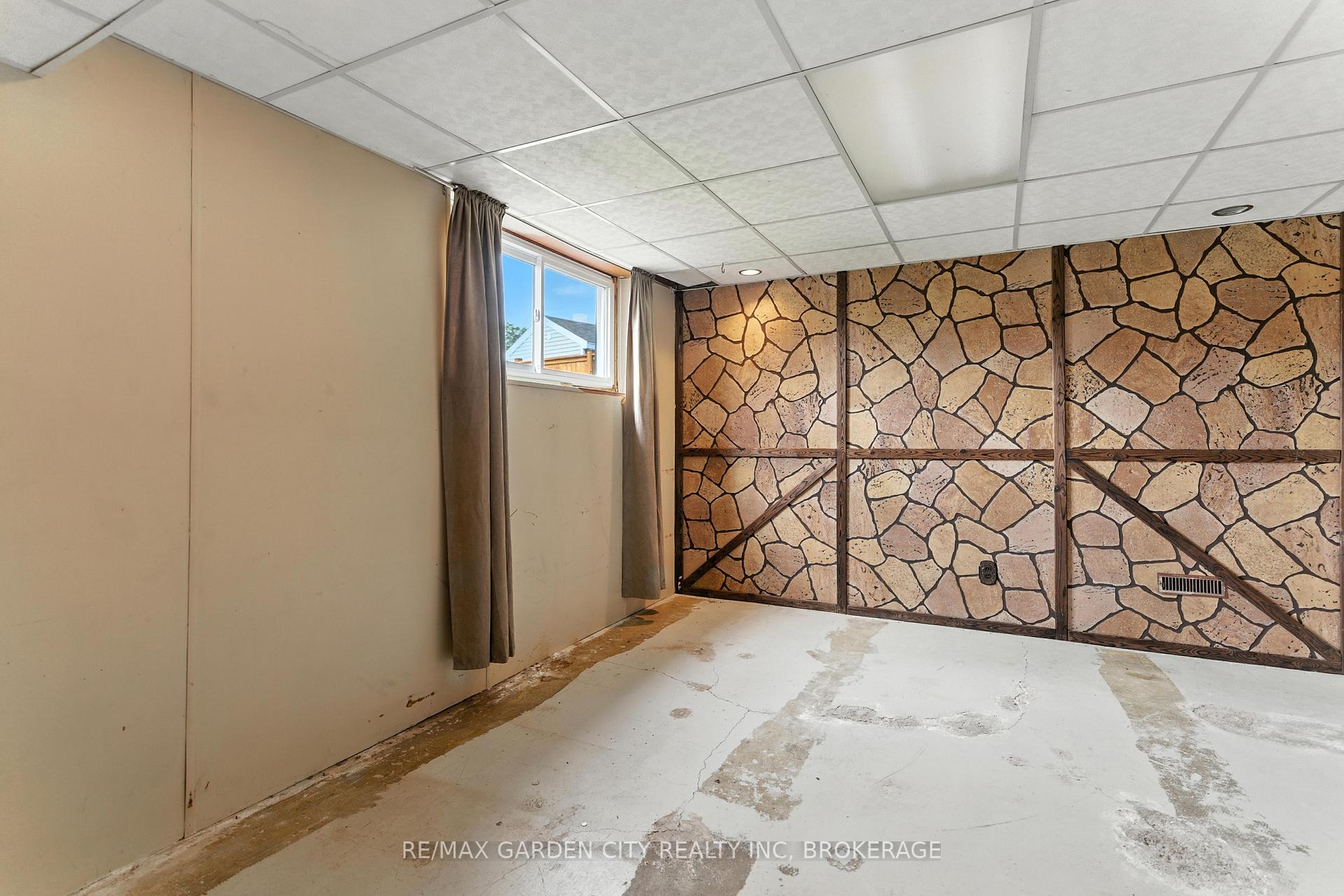 Photo 30 of 8 Appleford Road, St. Catharines, Secord Woods — HOMEH