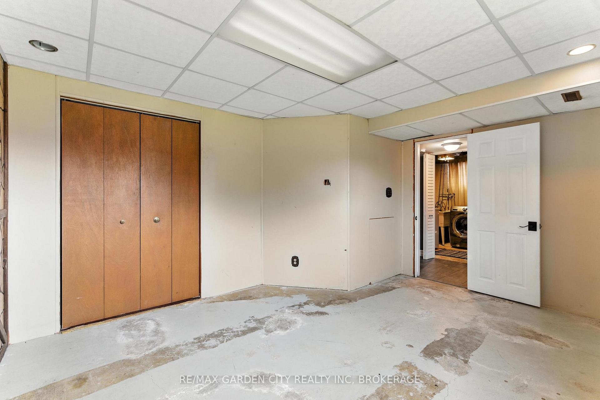 Photo 31 of 8 Appleford Road, St. Catharines, Secord Woods — HOMEH