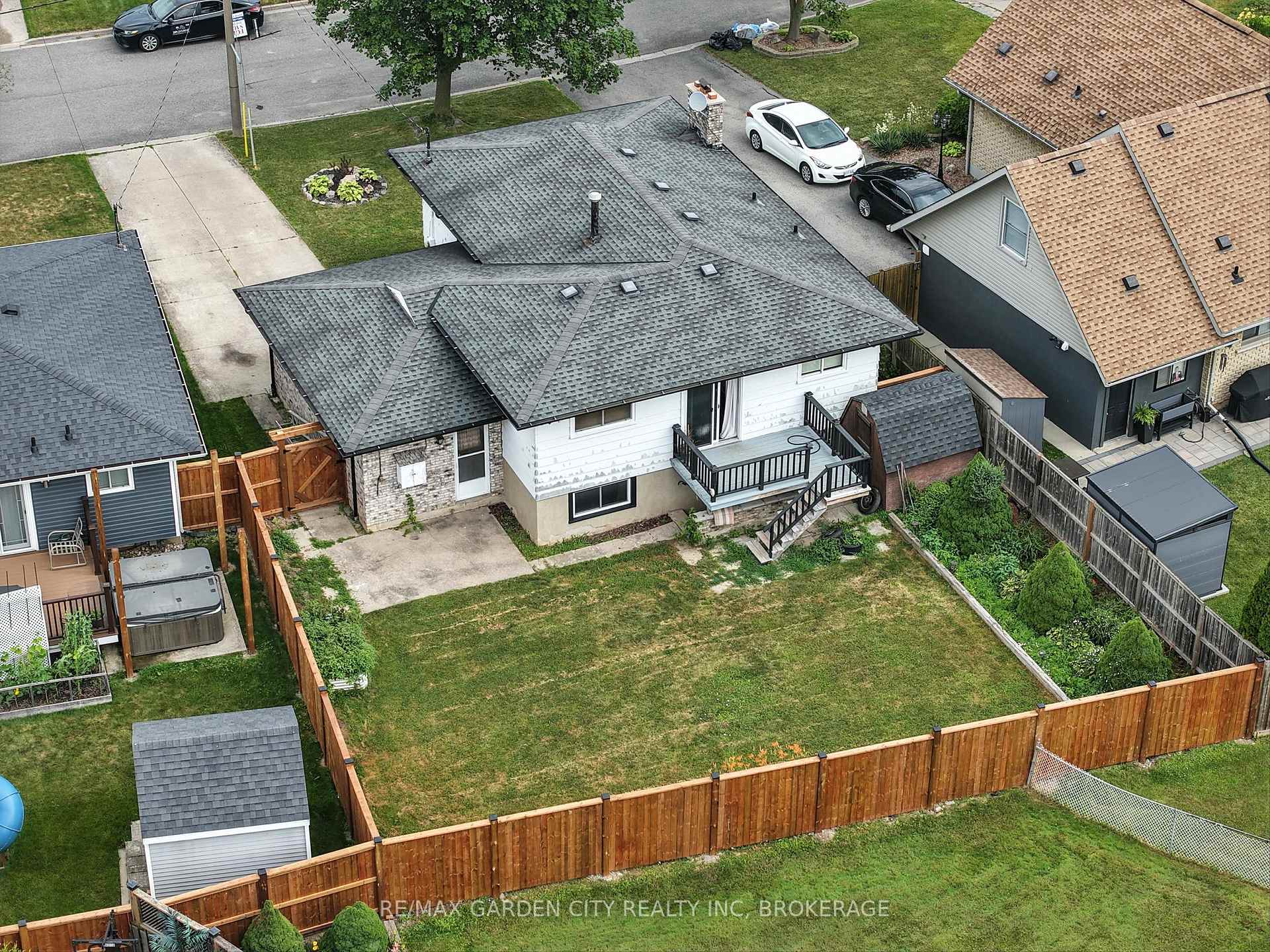 Photo 32 of 8 Appleford Road, St. Catharines, Secord Woods — HOMEH