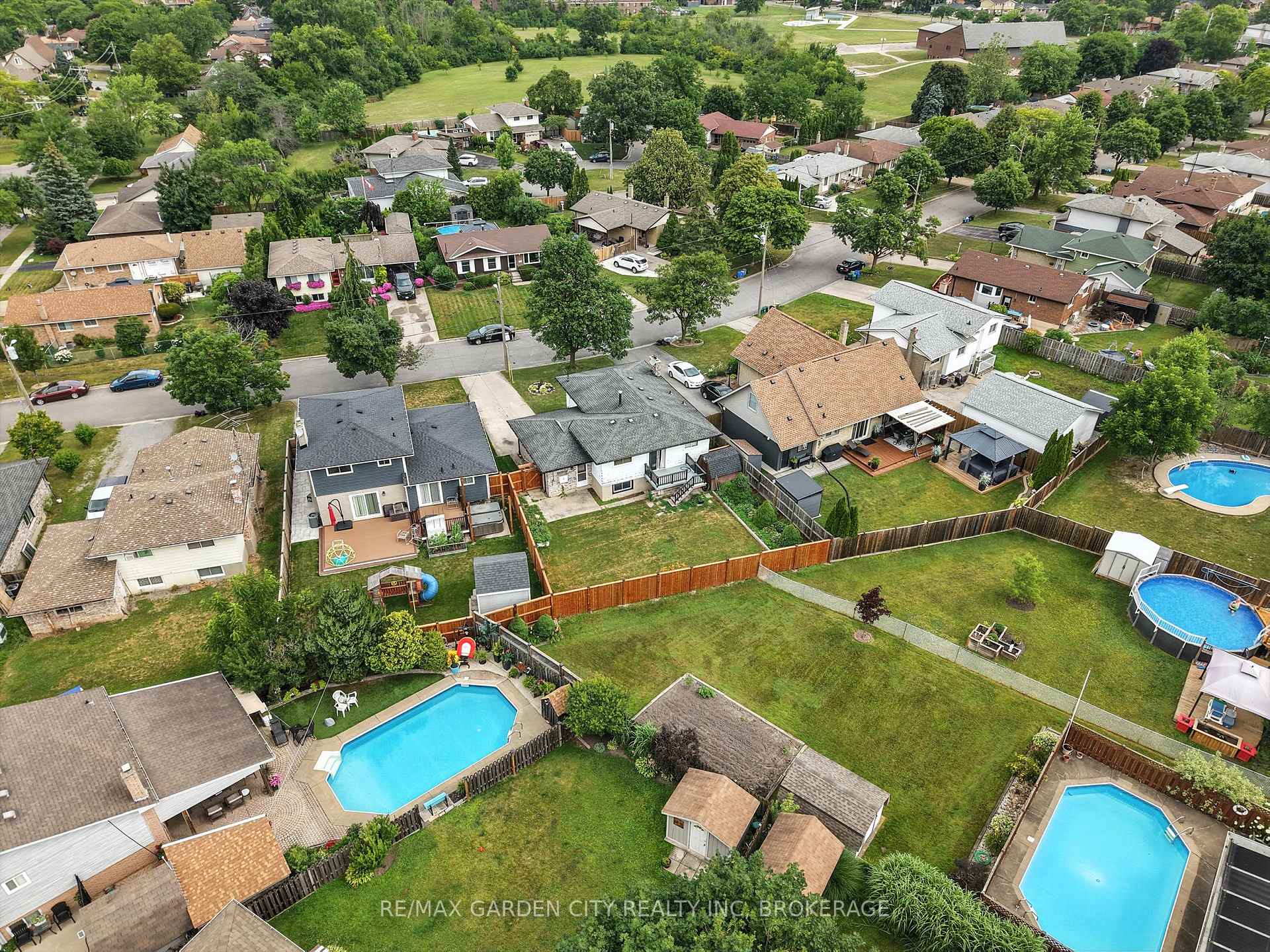 Photo 33 of 8 Appleford Road, St. Catharines, Secord Woods — HOMEH