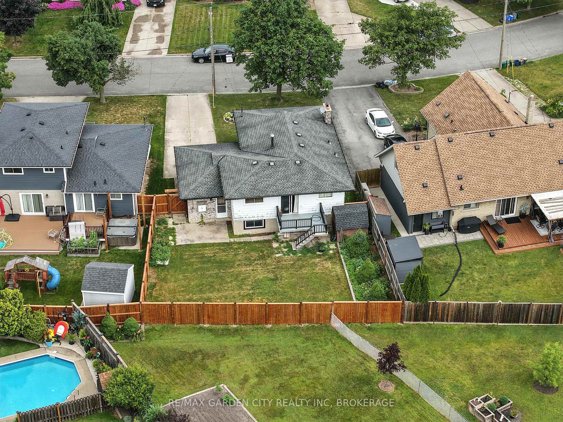 Photo 34 of 8 Appleford Road, St. Catharines, Secord Woods — HOMEH