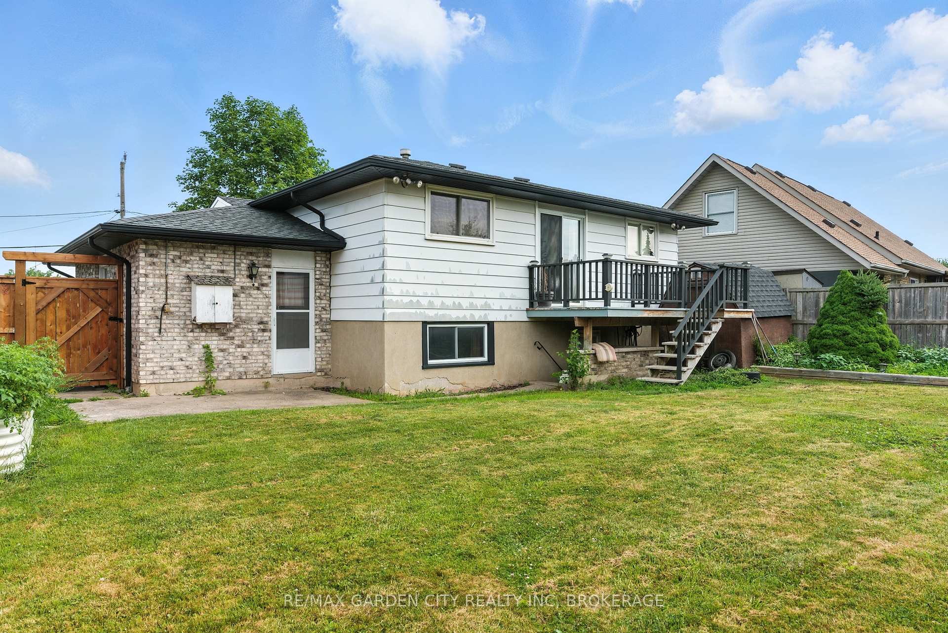 Photo 35 of 8 Appleford Road, St. Catharines, Secord Woods — HOMEH