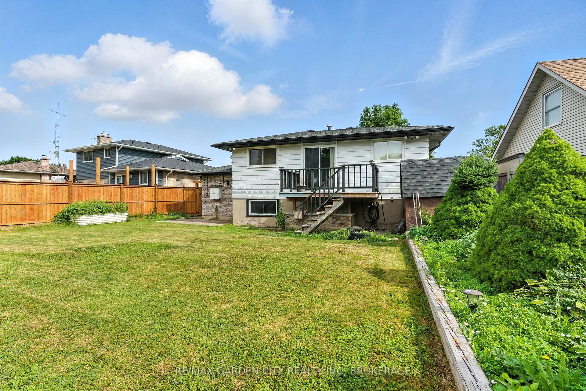 Photo 36 of 8 Appleford Road, St. Catharines, Secord Woods — HOMEH