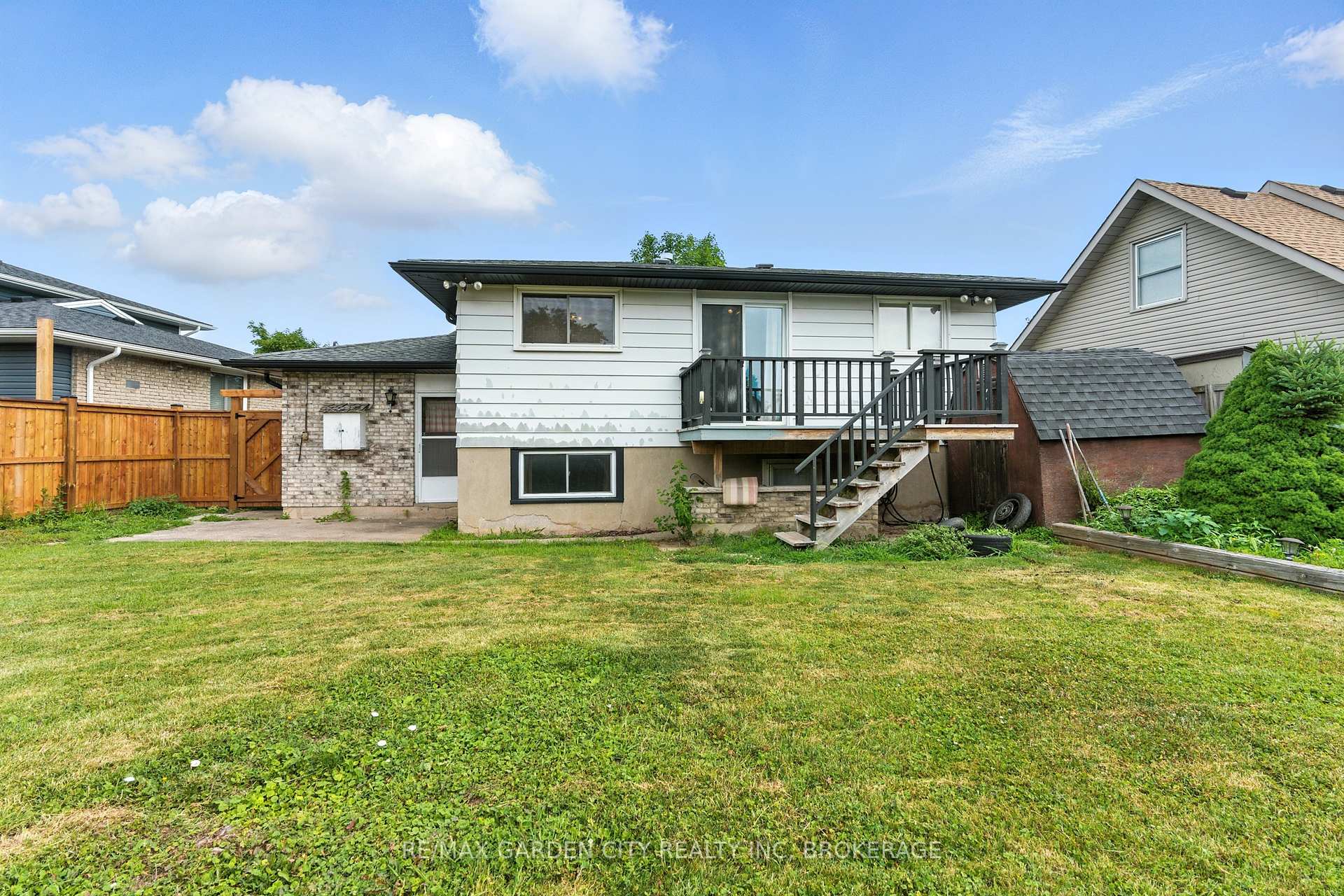 Photo 37 of 8 Appleford Road, St. Catharines, Secord Woods — HOMEH