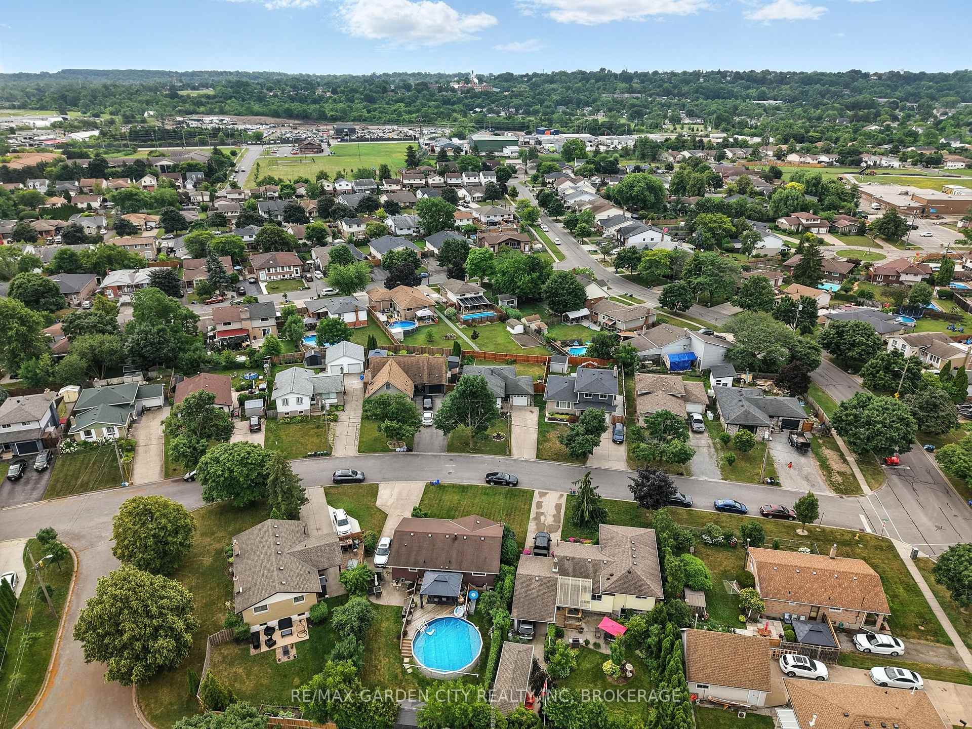 Photo 38 of 8 Appleford Road, St. Catharines, Secord Woods — HOMEH