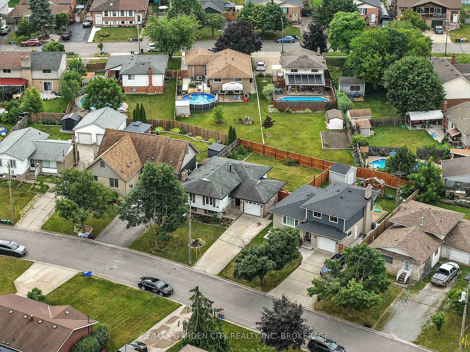Photo 39 of 8 Appleford Road, St. Catharines, Secord Woods — HOMEH