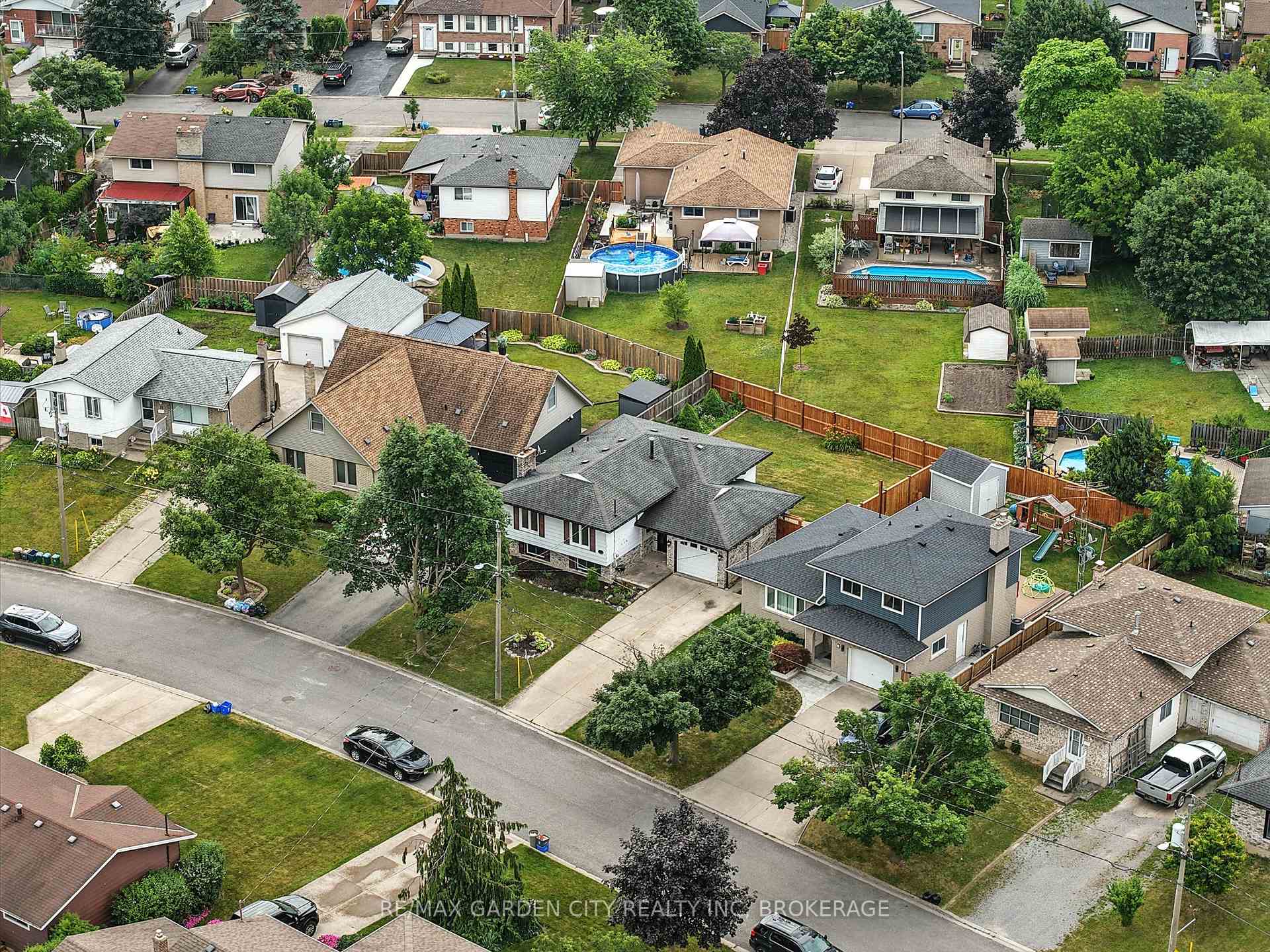 Photo 40 of 8 Appleford Road, St. Catharines, Secord Woods — HOMEH