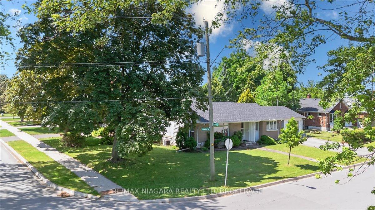 Photo 5 of 10 Edgedale Road, St. Catharines, Old Glenridge — HOMEH