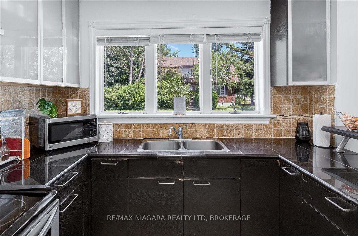 Photo 6 of 10 Edgedale Road, St. Catharines, Old Glenridge — HOMEH