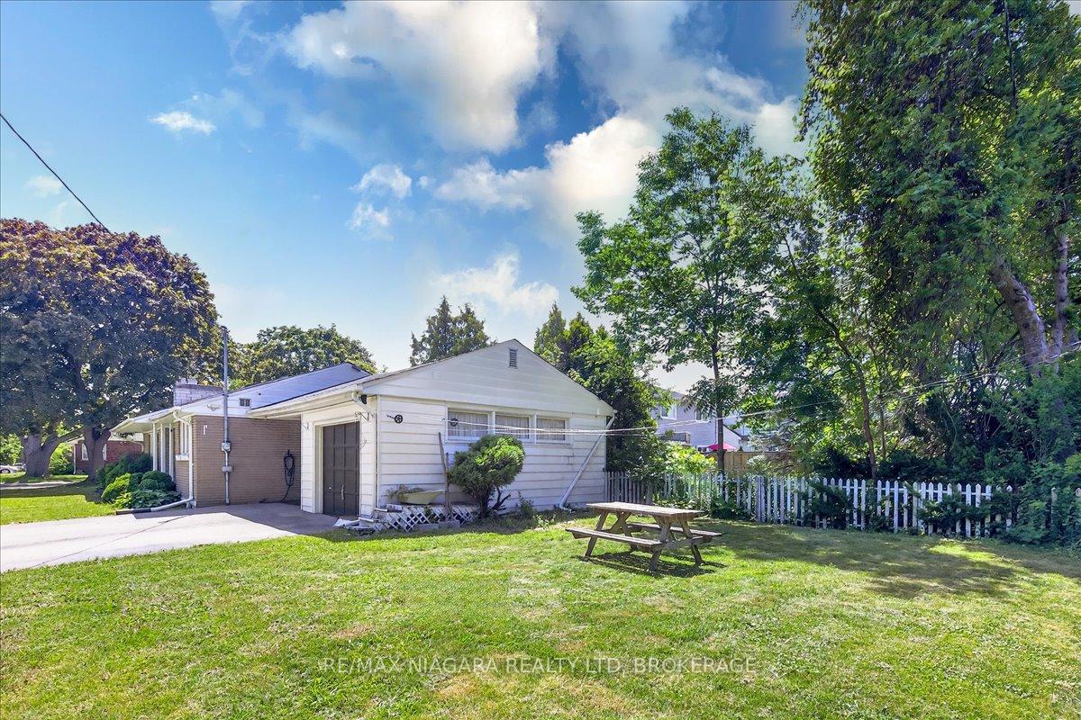 Photo 7 of 10 Edgedale Road, St. Catharines, Old Glenridge — HOMEH