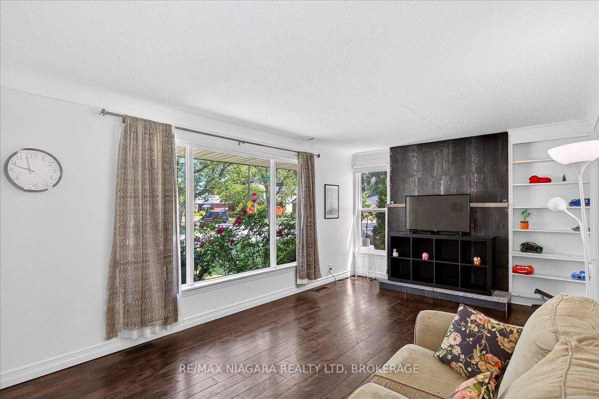 Photo 11 of 10 Edgedale Road, St. Catharines, Old Glenridge — HOMEH