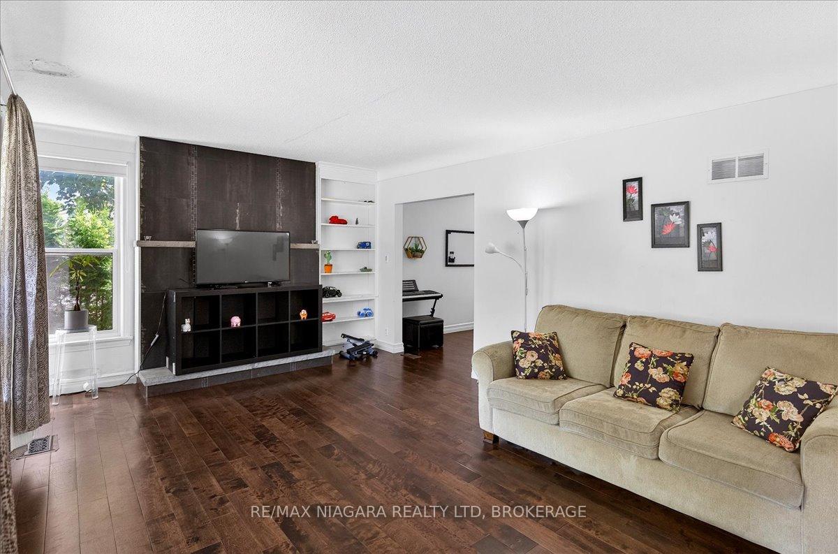 Photo 12 of 10 Edgedale Road, St. Catharines, Old Glenridge — HOMEH