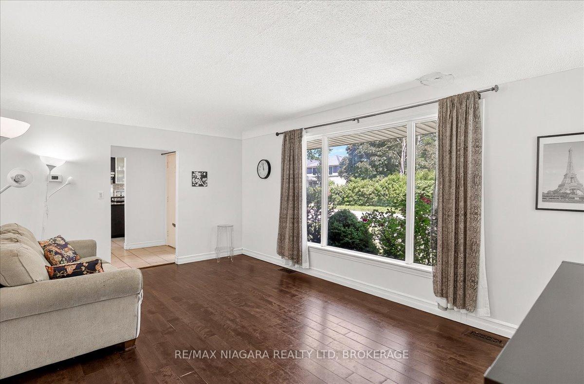 Photo 14 of 10 Edgedale Road, St. Catharines, Old Glenridge — HOMEH