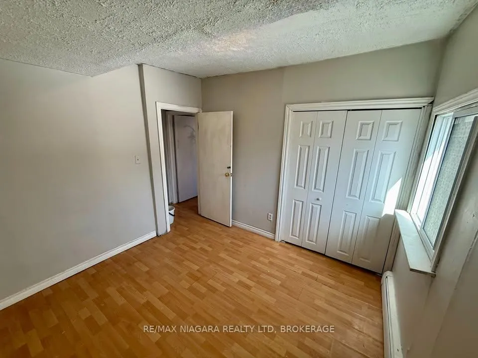 Photo 4 of Unit 6, 76 Albert Street, St. Catharines, Downtown — HOMEH