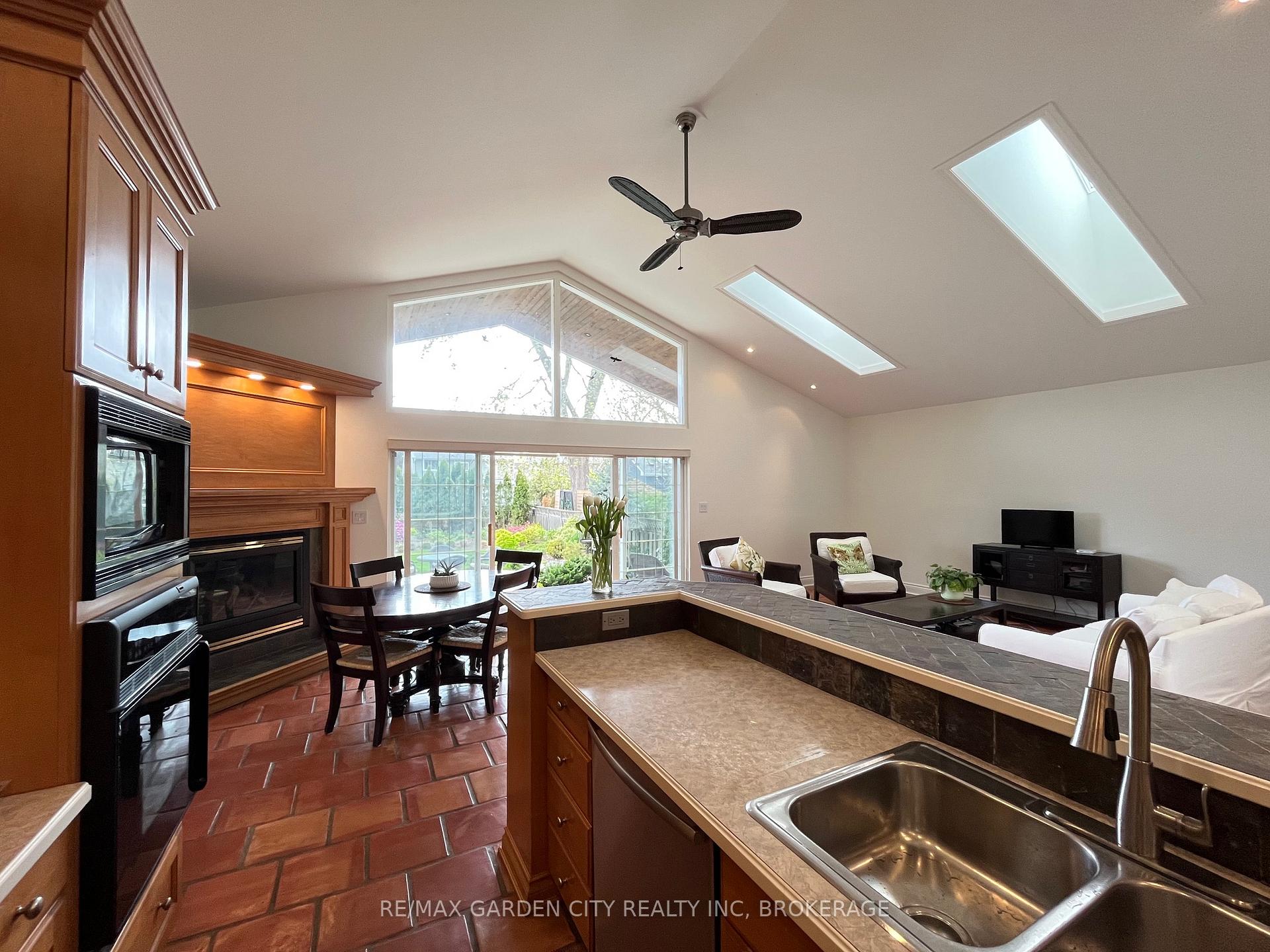 Photo 4 of 29 Ann Street, St. Catharines, Port Dalhousie — HOMEH
