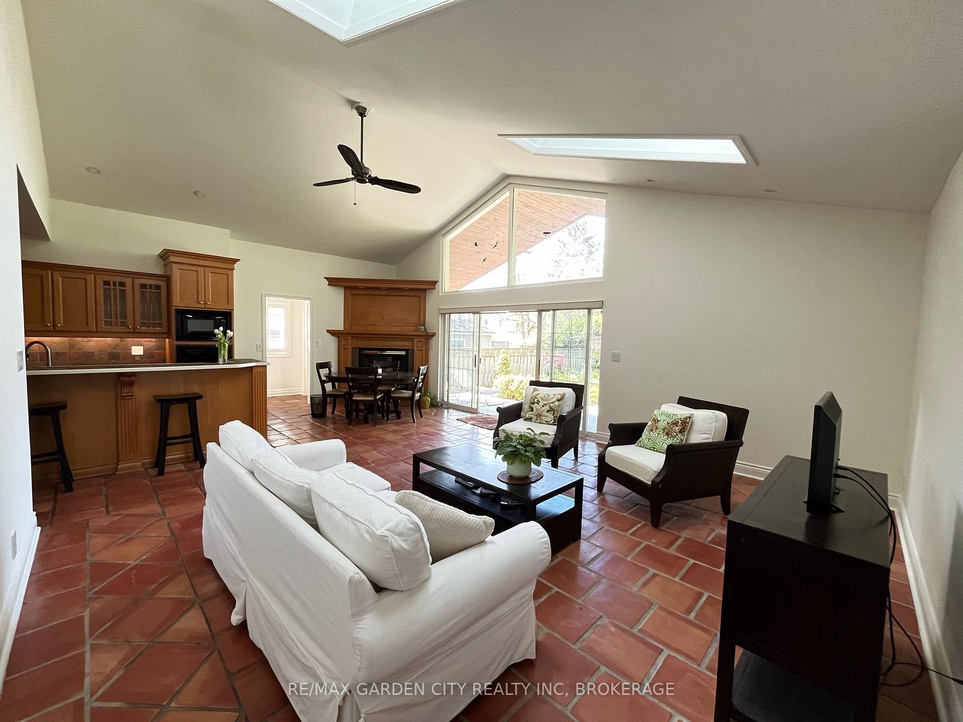 Photo 6 of 29 Ann Street, St. Catharines, Port Dalhousie — HOMEH