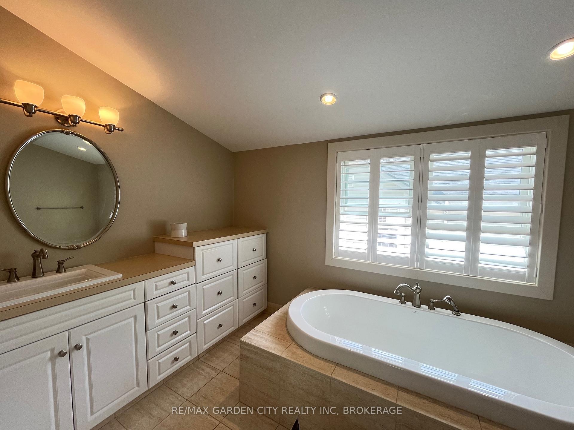 Photo 11 of 29 Ann Street, St. Catharines, Port Dalhousie — HOMEH