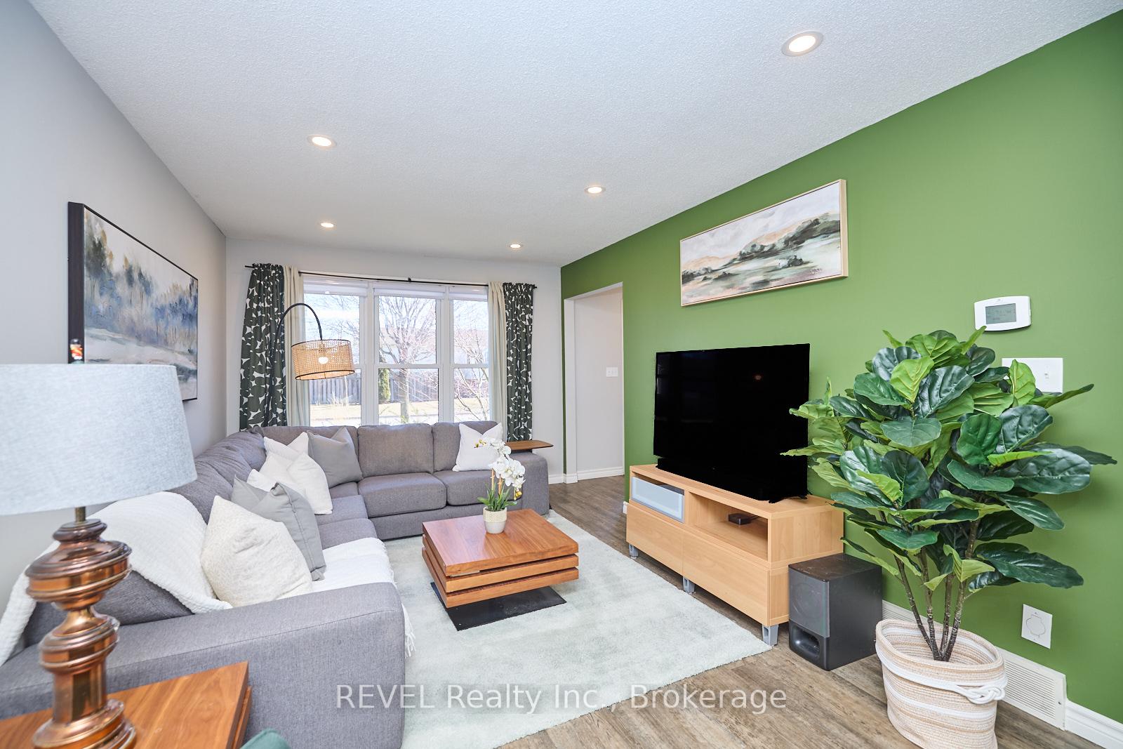 Photo 7 of 42 Vintage Crescent, St. Catharines, Ridley — HOMEH