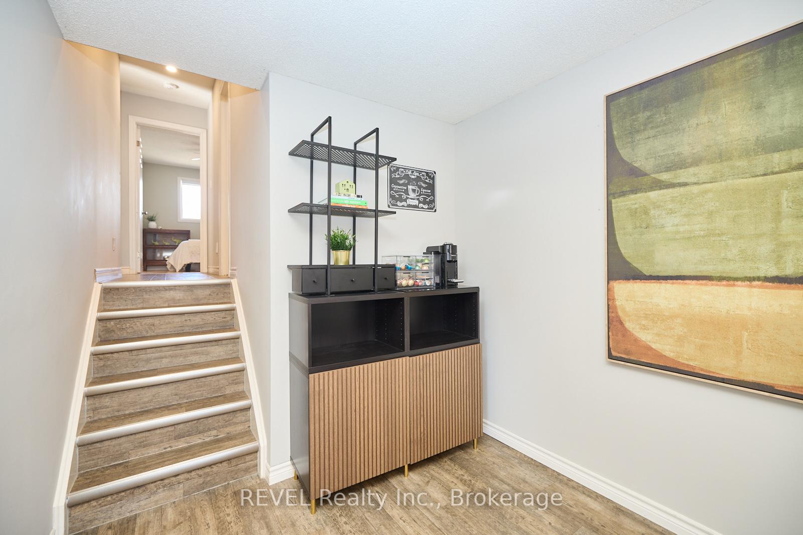 Photo 8 of 42 Vintage Crescent, St. Catharines, Ridley — HOMEH