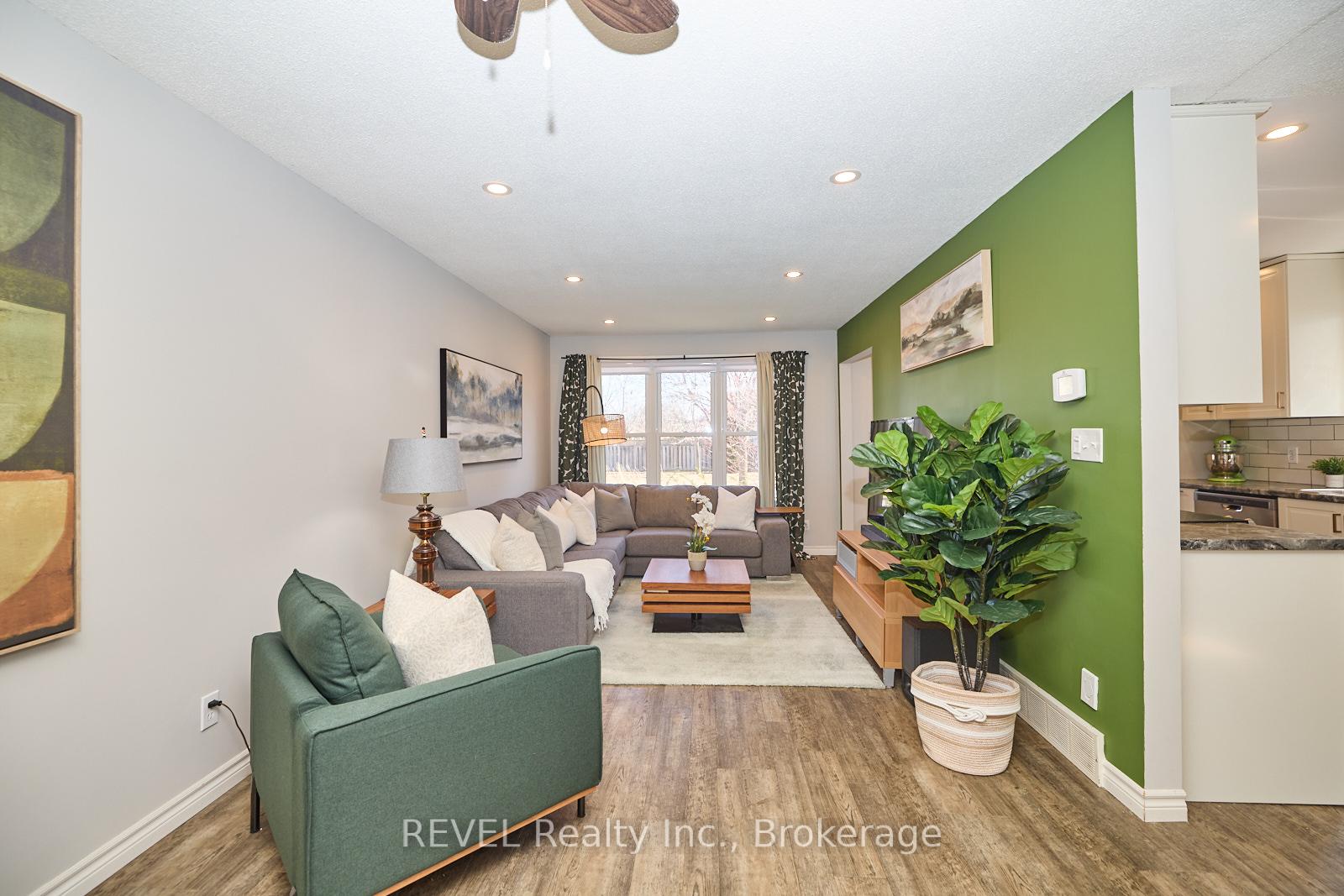 Photo 9 of 42 Vintage Crescent, St. Catharines, Ridley — HOMEH