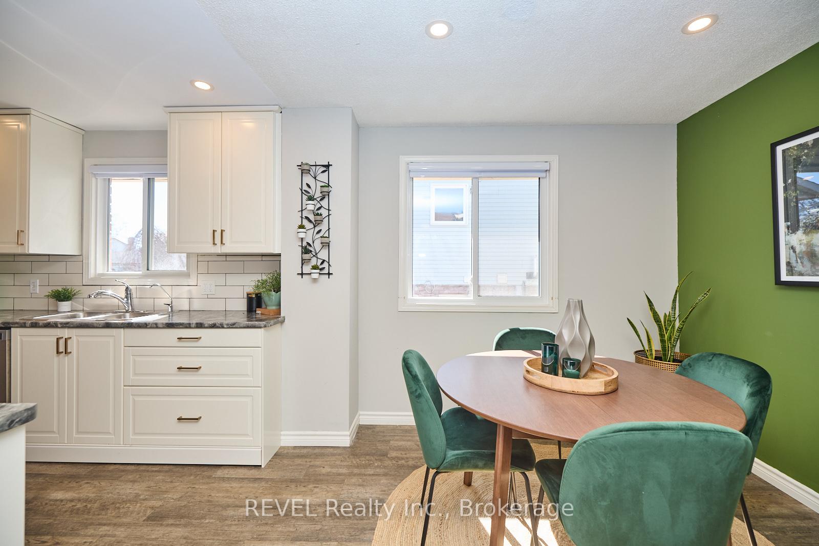 Photo 10 of 42 Vintage Crescent, St. Catharines, Ridley — HOMEH