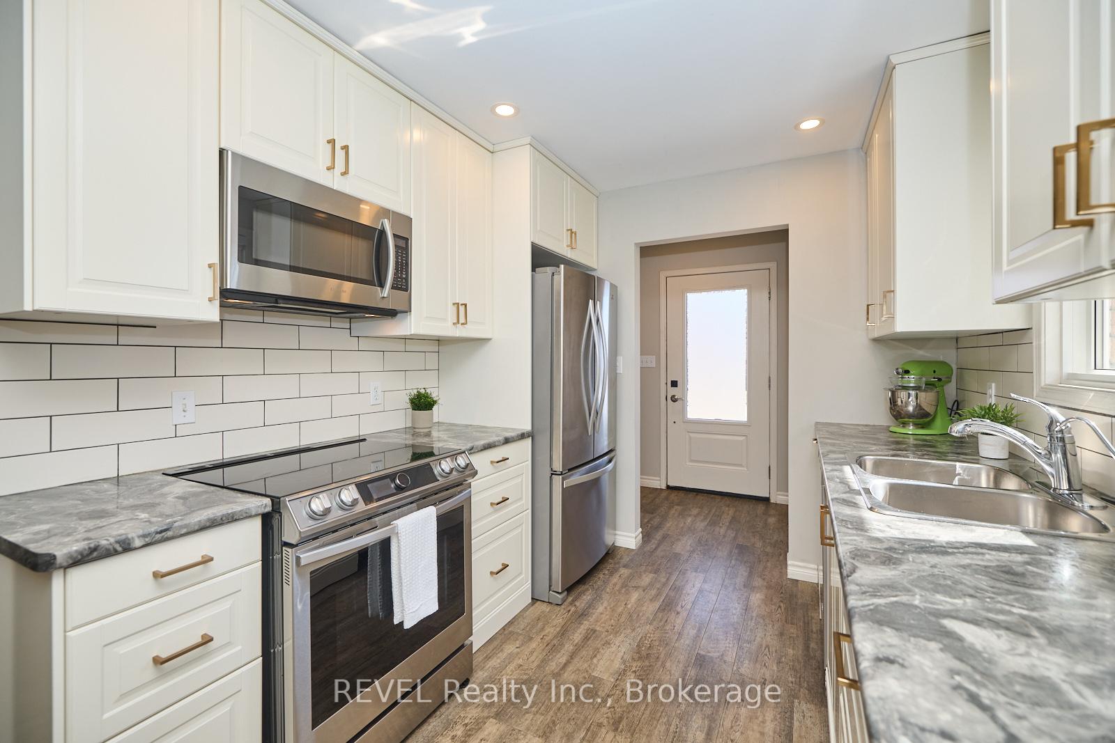 Photo 12 of 42 Vintage Crescent, St. Catharines, Ridley — HOMEH