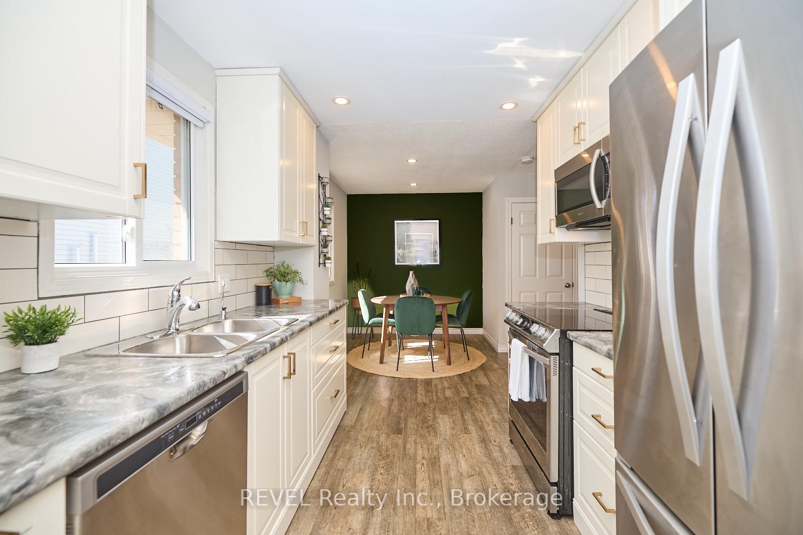 Photo 13 of 42 Vintage Crescent, St. Catharines, Ridley — HOMEH