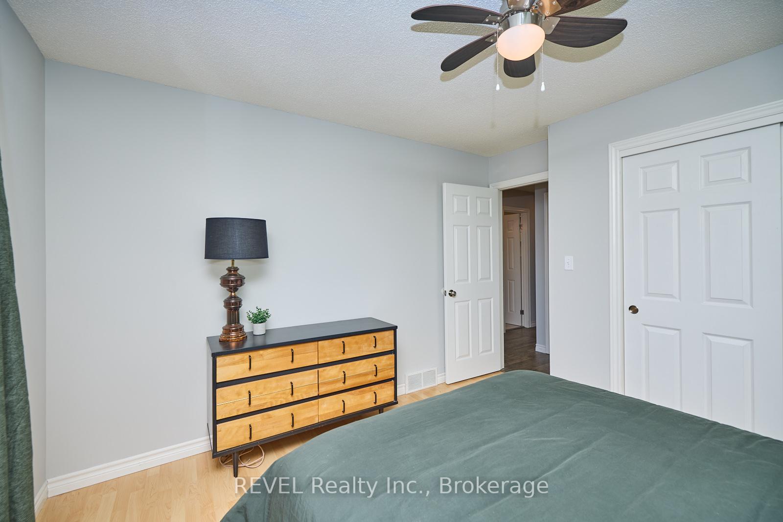 Photo 17 of 42 Vintage Crescent, St. Catharines, Ridley — HOMEH