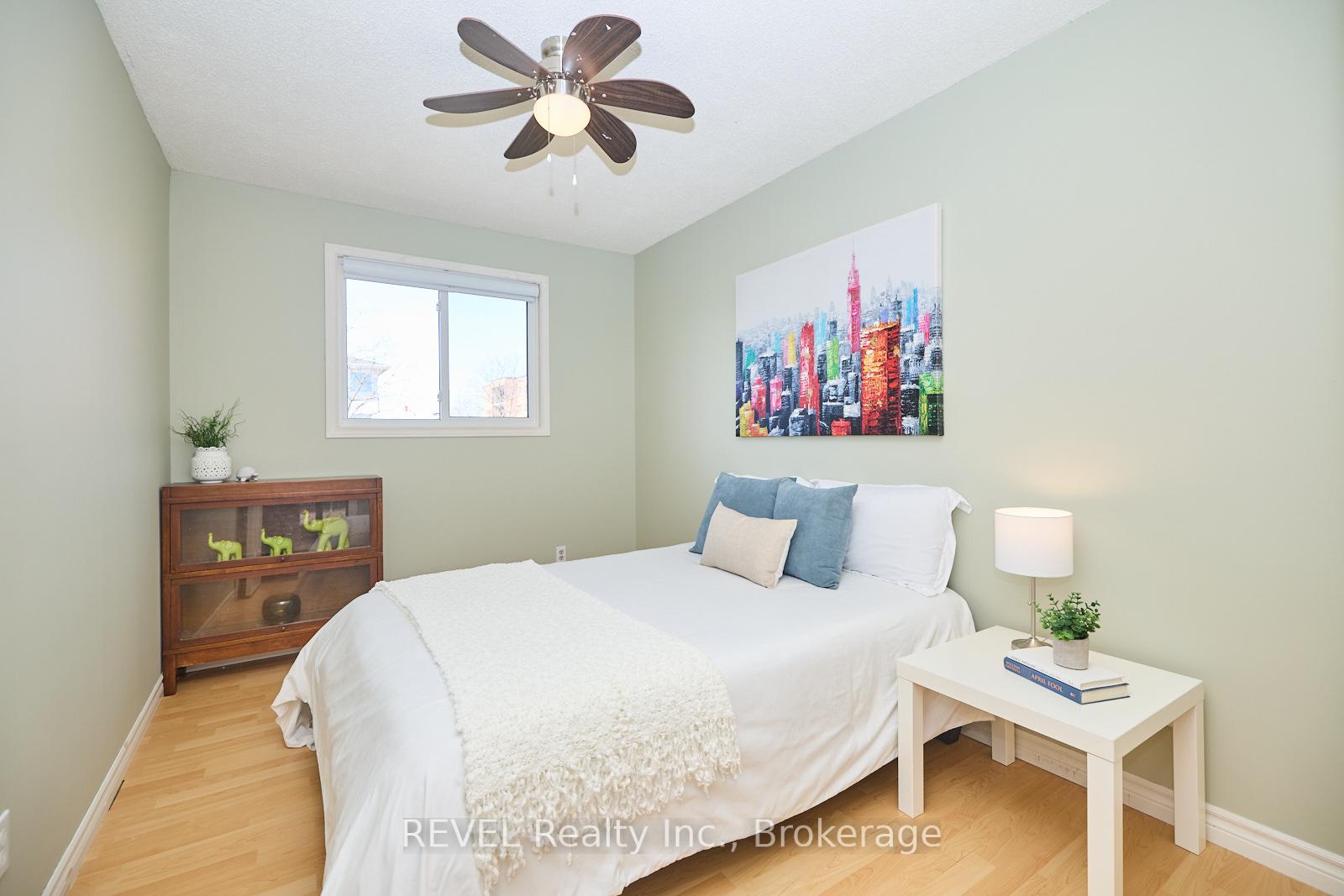 Photo 20 of 42 Vintage Crescent, St. Catharines, Ridley — HOMEH