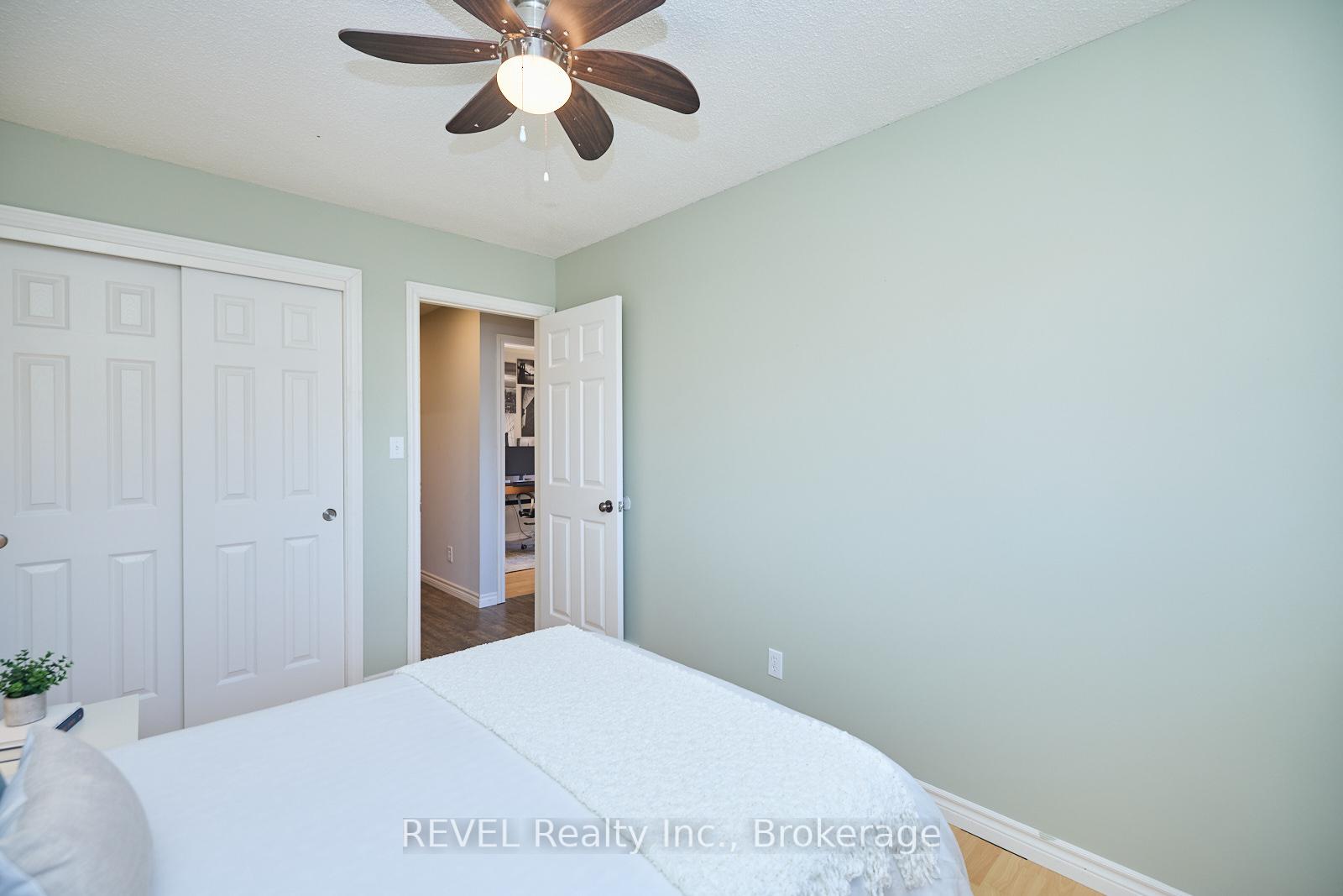 Photo 22 of 42 Vintage Crescent, St. Catharines, Ridley — HOMEH