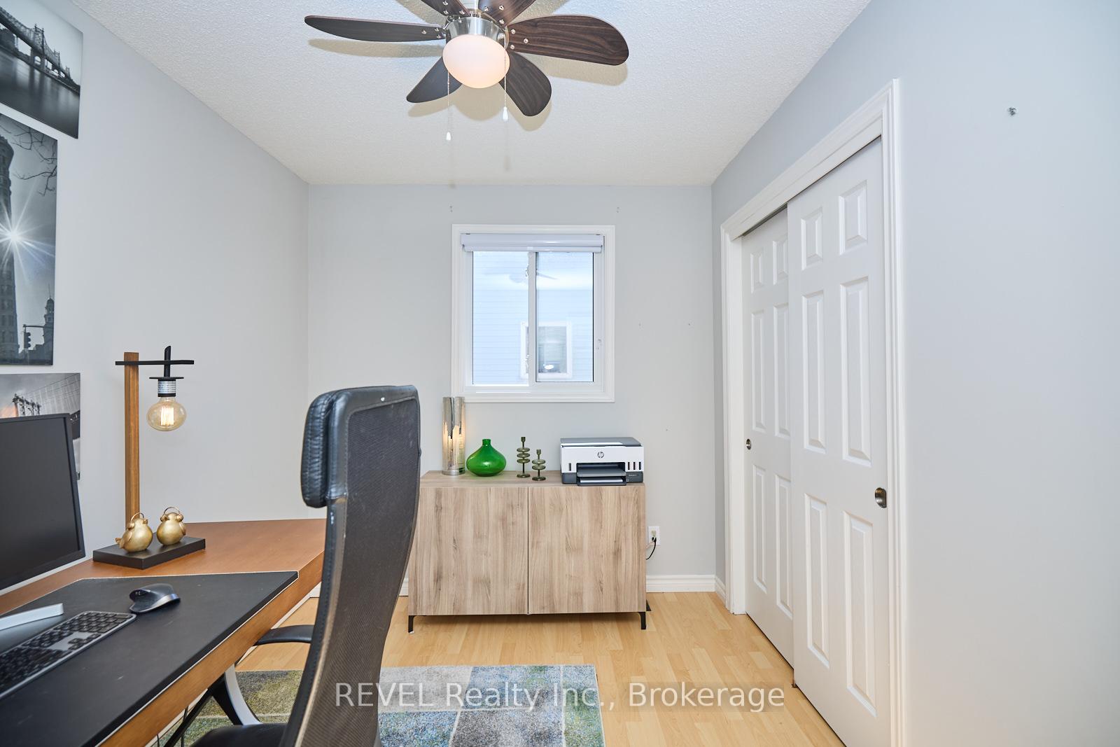 Photo 24 of 42 Vintage Crescent, St. Catharines, Ridley — HOMEH