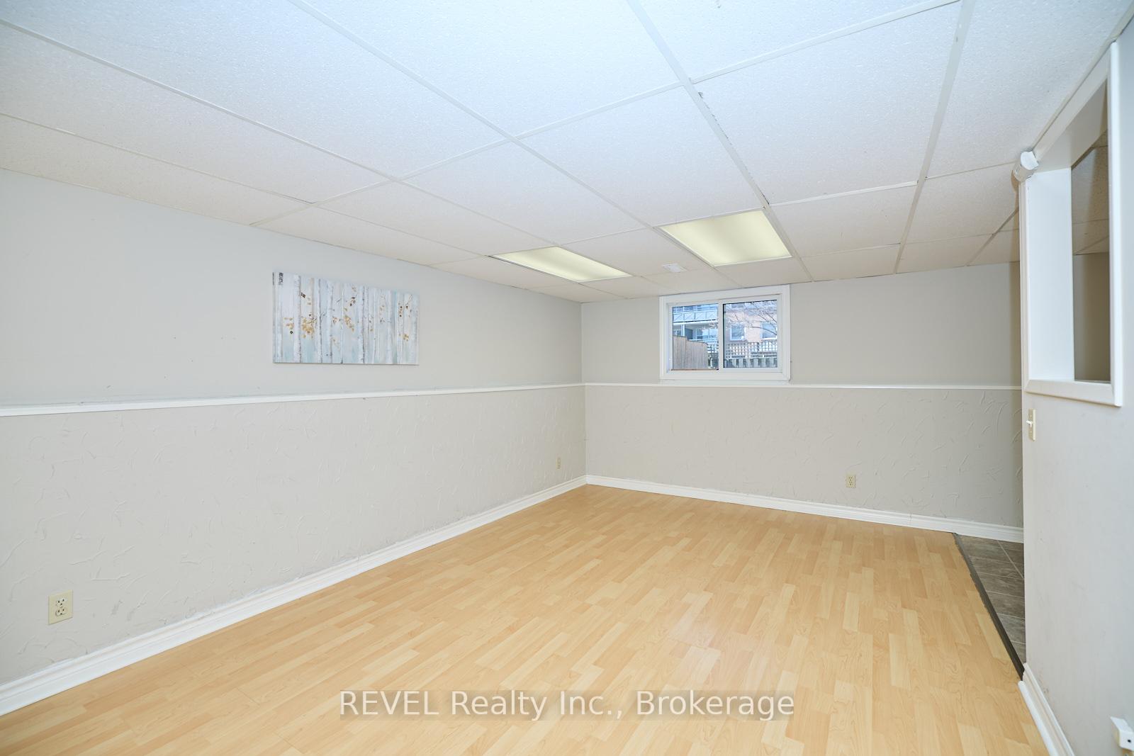 Photo 26 of 42 Vintage Crescent, St. Catharines, Ridley — HOMEH