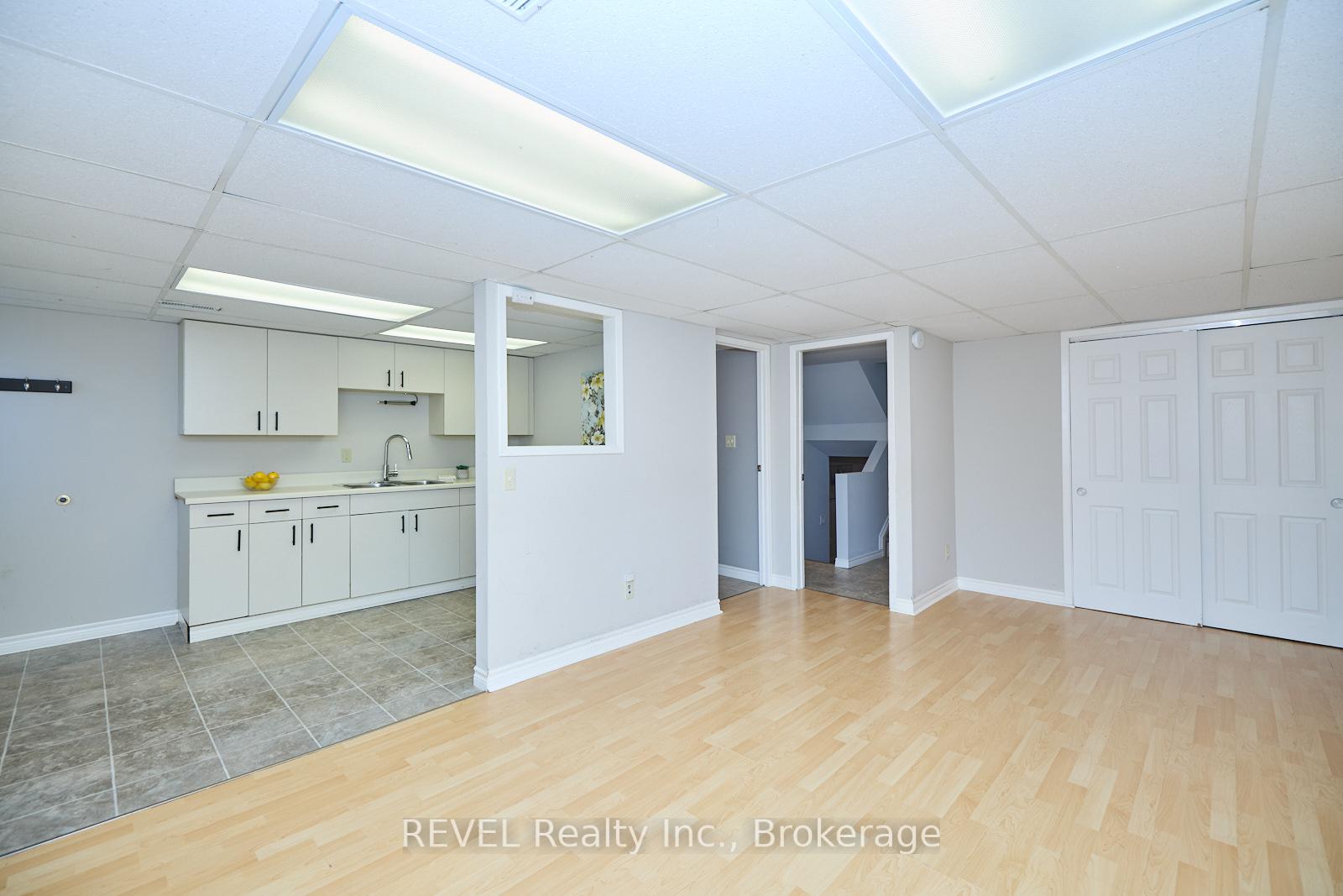 Photo 28 of 42 Vintage Crescent, St. Catharines, Ridley — HOMEH