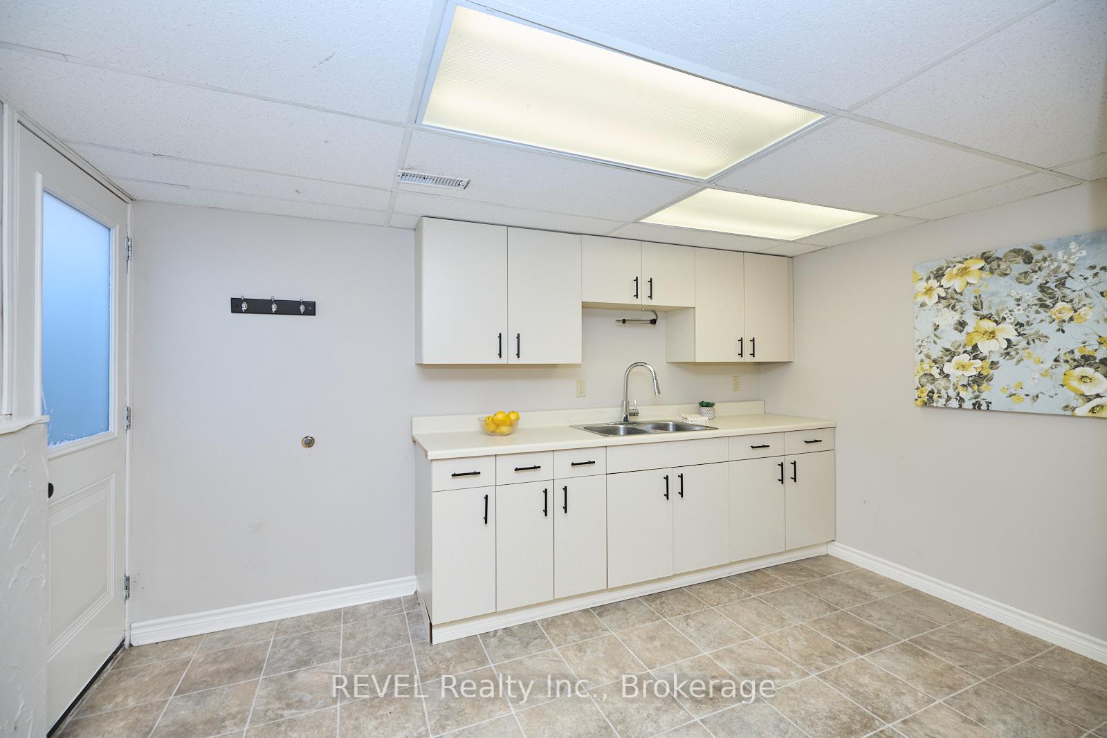 Photo 29 of 42 Vintage Crescent, St. Catharines, Ridley — HOMEH