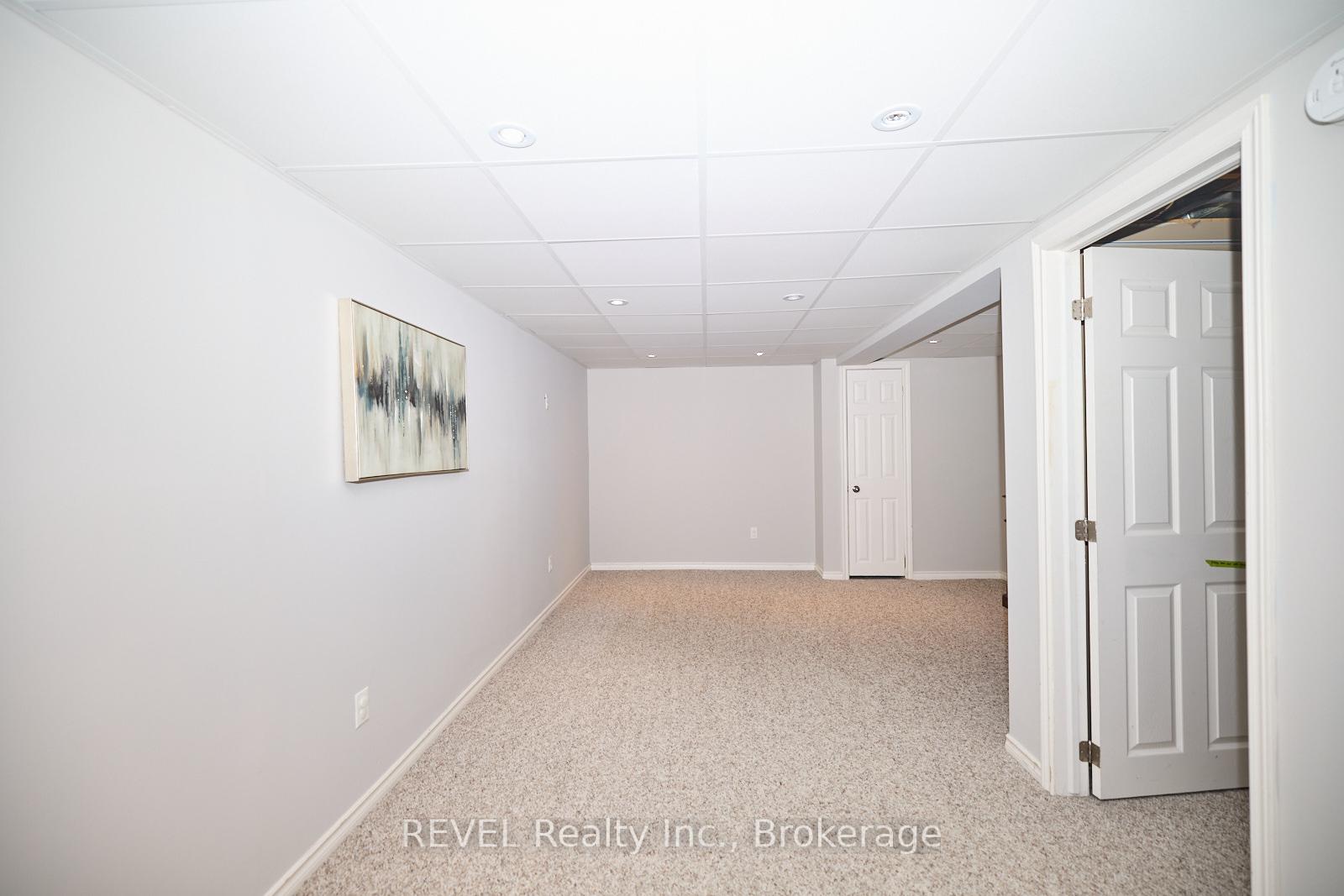 Photo 33 of 42 Vintage Crescent, St. Catharines, Ridley — HOMEH