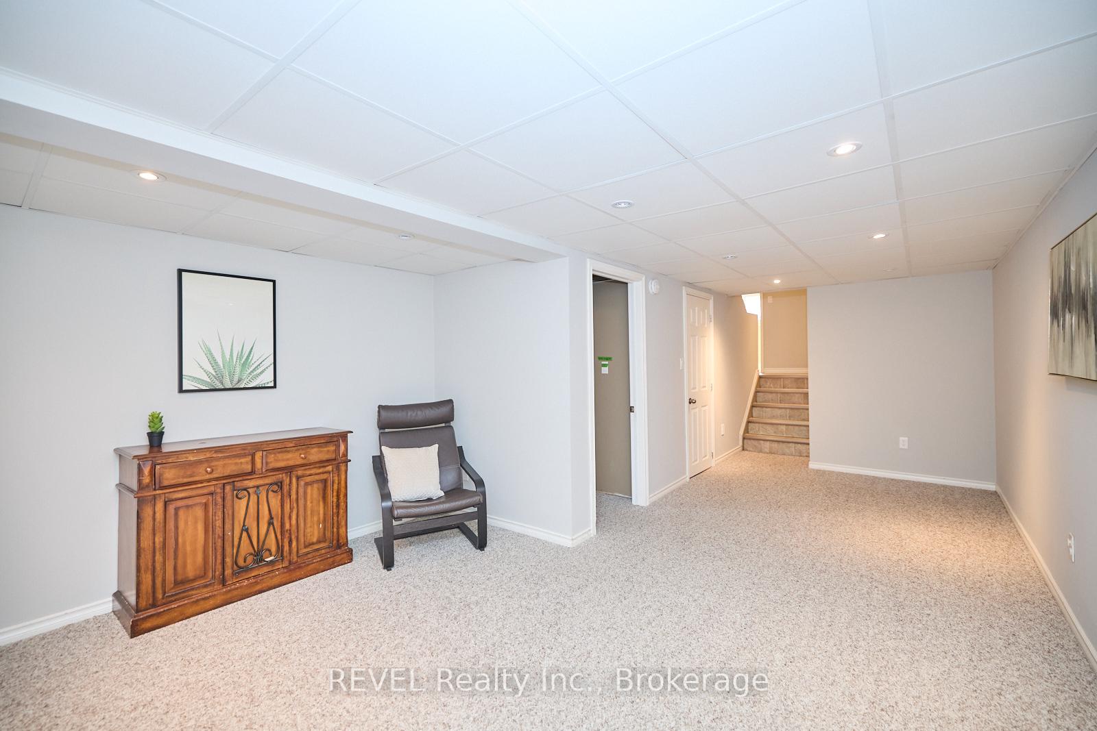 Photo 34 of 42 Vintage Crescent, St. Catharines, Ridley — HOMEH