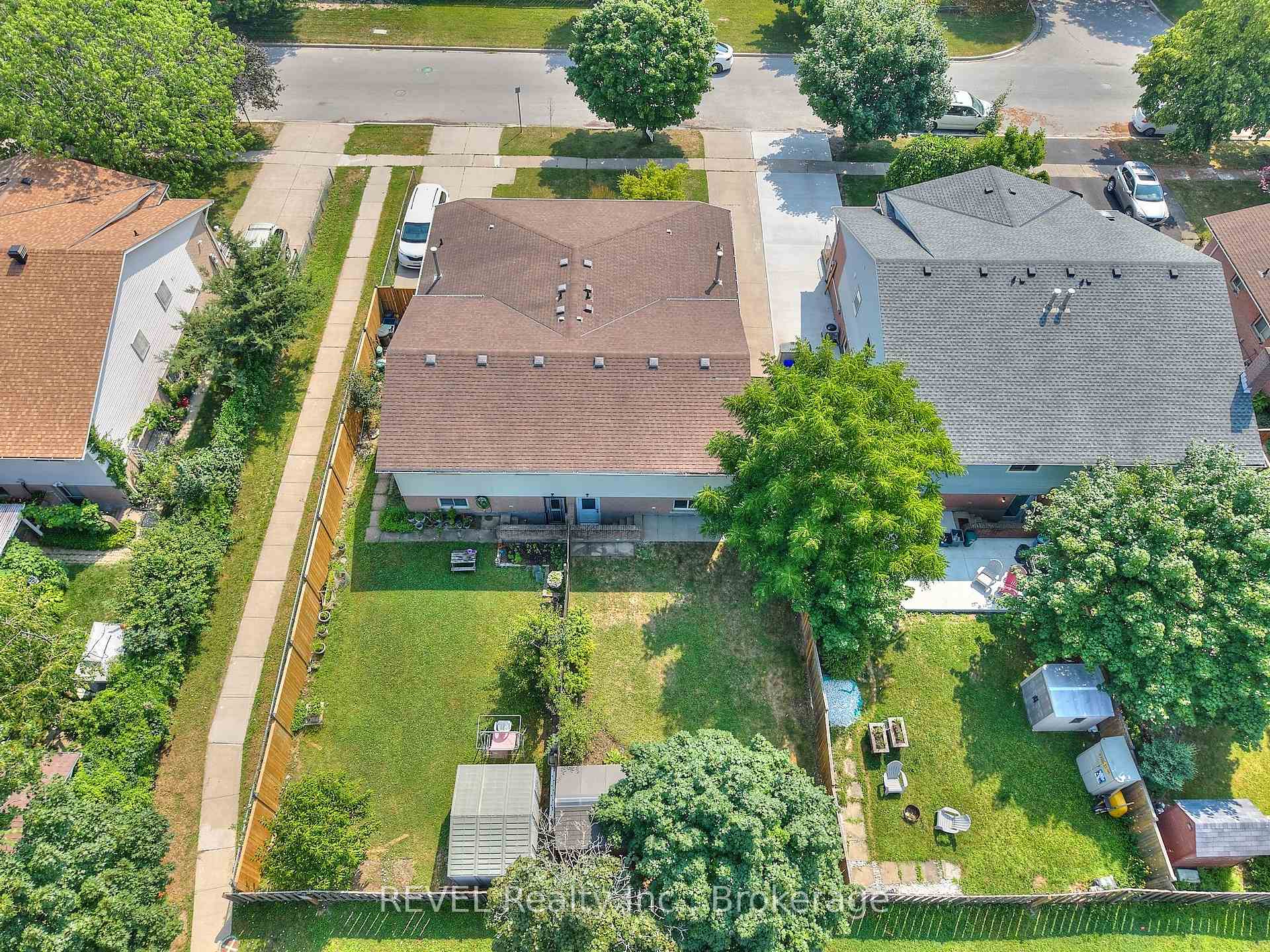 Photo 40 of 42 Vintage Crescent, St. Catharines, Ridley — HOMEH