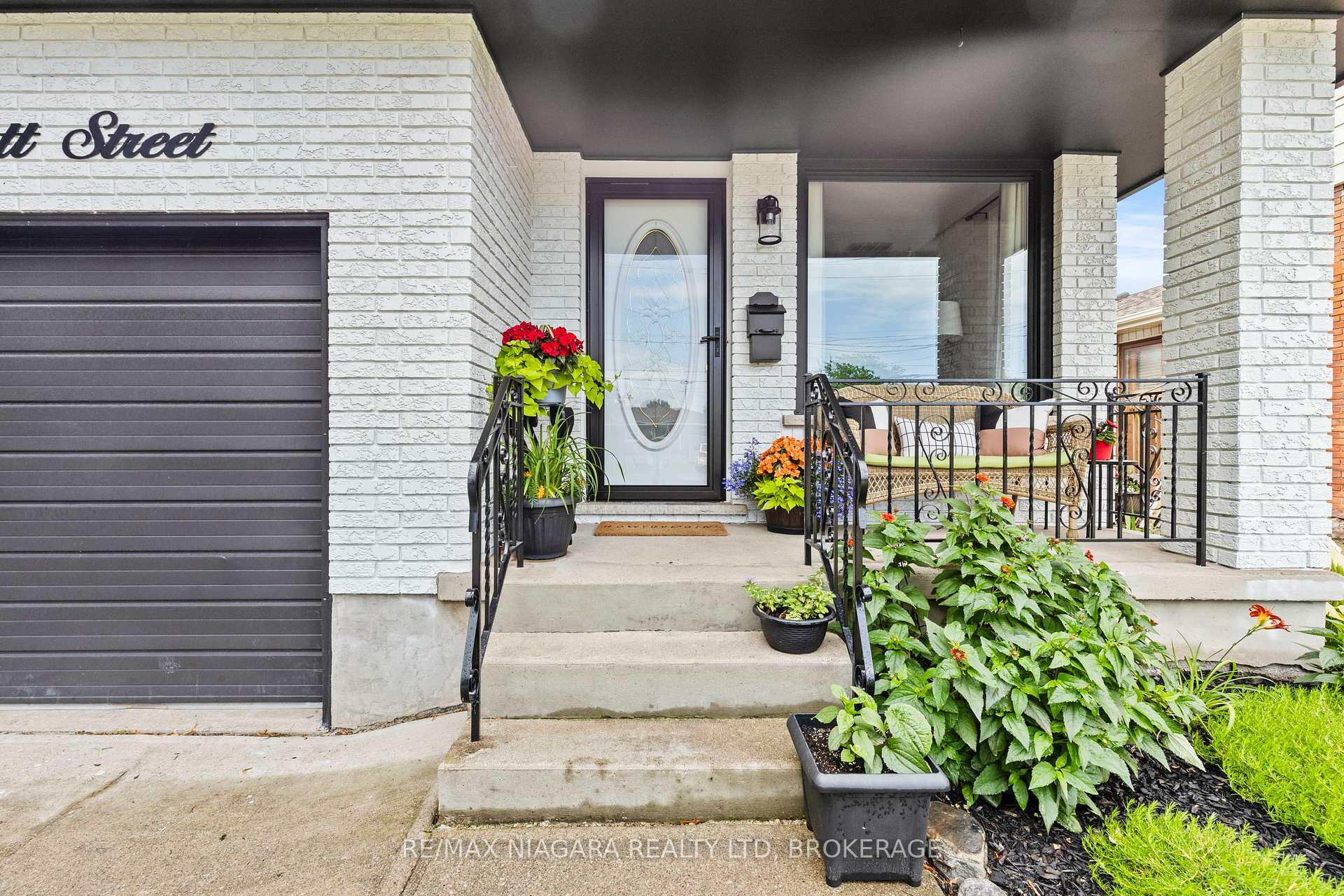 Photo 4 of 474 Scott Street, St. Catharines, Carlton/Bunting — HOMEH