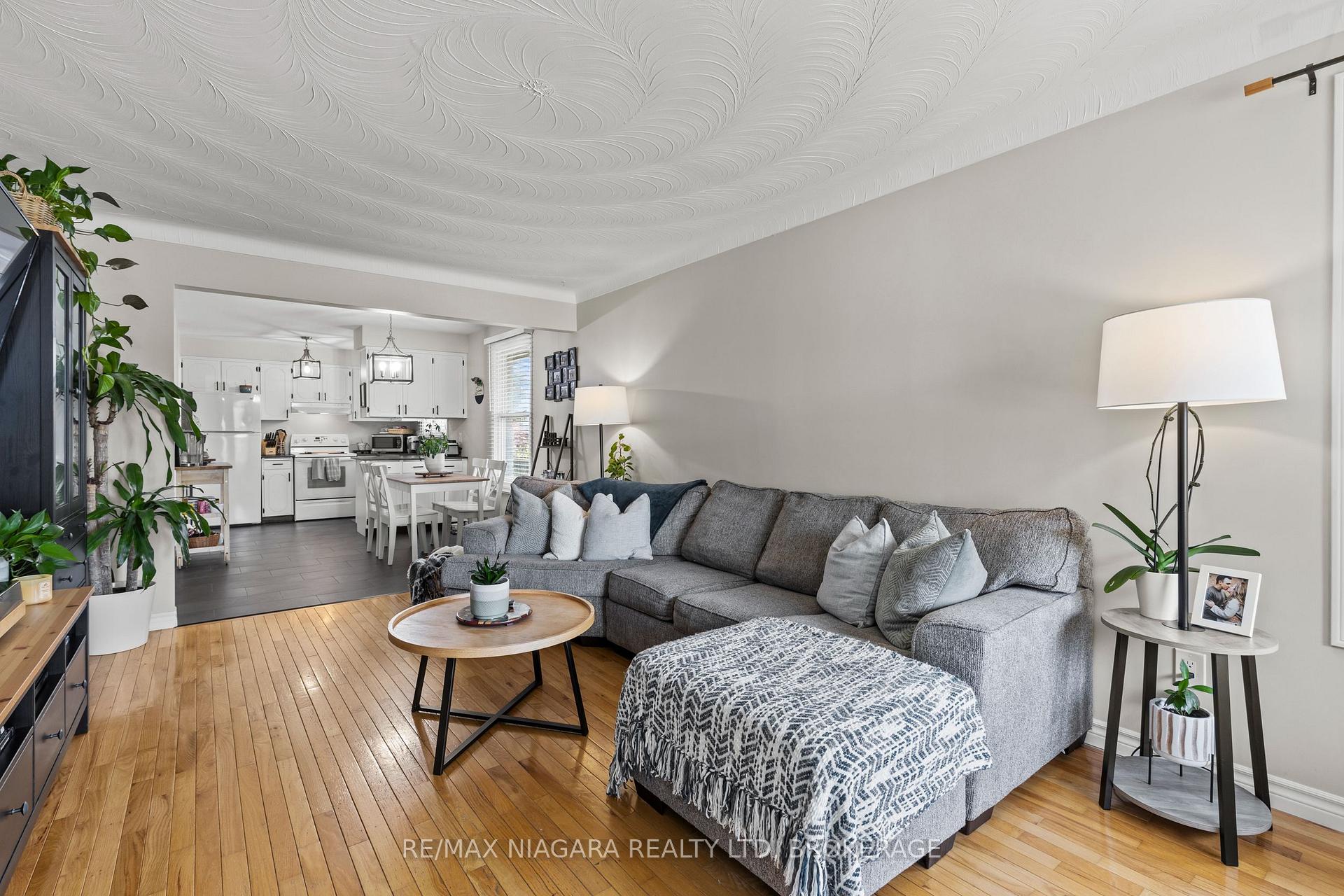 Photo 5 of 474 Scott Street, St. Catharines, Carlton/Bunting — HOMEH