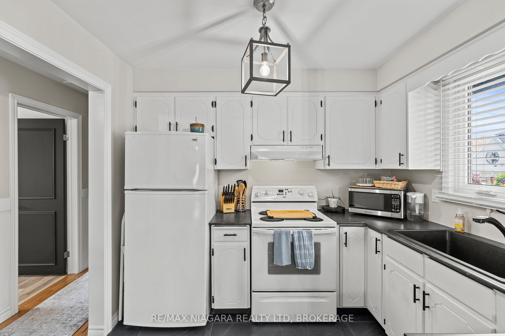 Photo 11 of 474 Scott Street, St. Catharines, Carlton/Bunting — HOMEH
